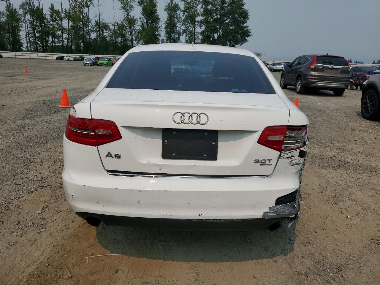 2010 Audi A6 Premium Plus Белый vin: WAUFGAFB3AN025089