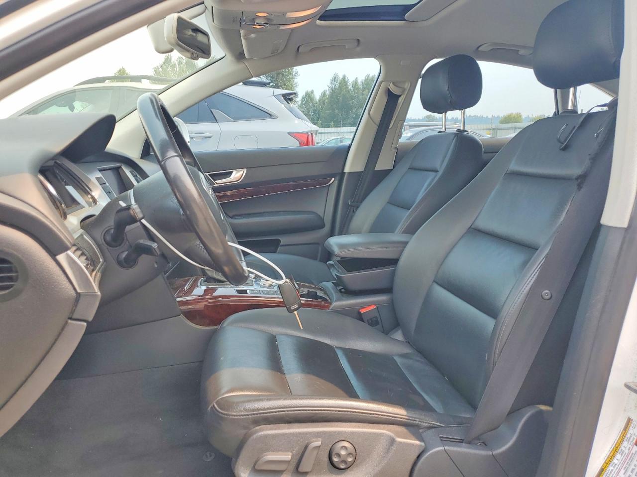 2010 Audi A6 Premium Plus Белый vin: WAUFGAFB3AN025089