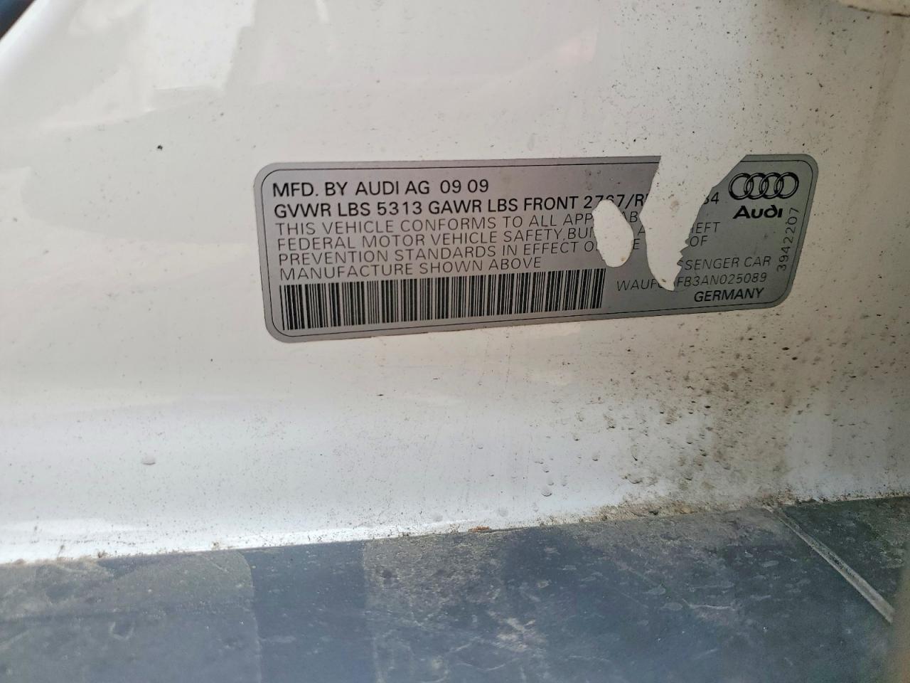 2010 Audi A6 Premium Plus Белый vin: WAUFGAFB3AN025089