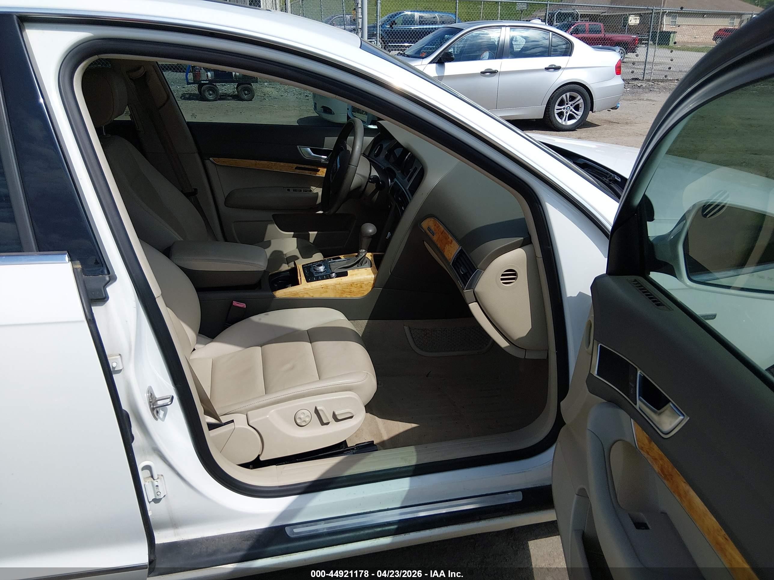 2010 Audi A6 3.0 Premium Белый vin: WAUFGAFB6AN063657