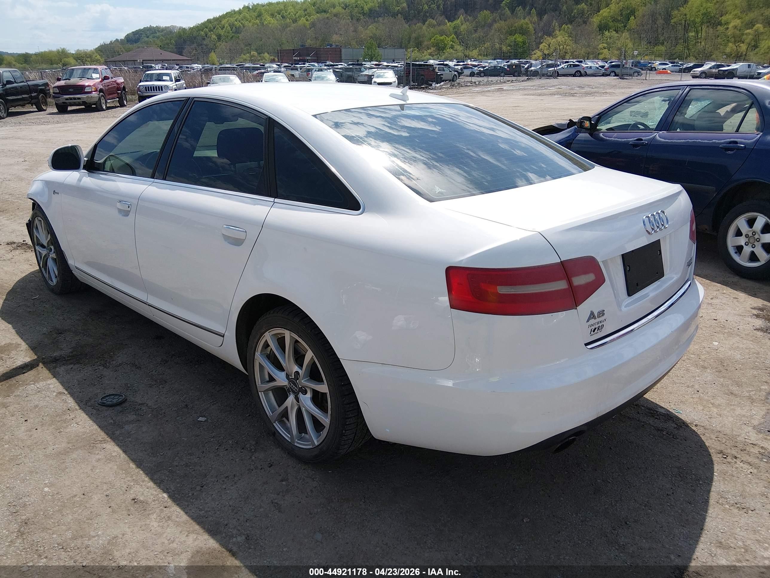 2010 Audi A6 3.0 Premium Белый vin: WAUFGAFB6AN063657