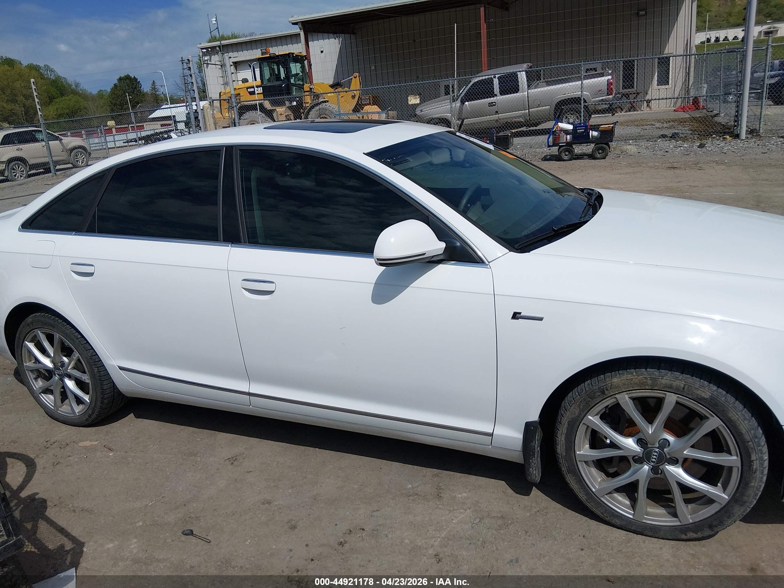 2010 Audi A6 3.0 Premium Белый vin: WAUFGAFB6AN063657