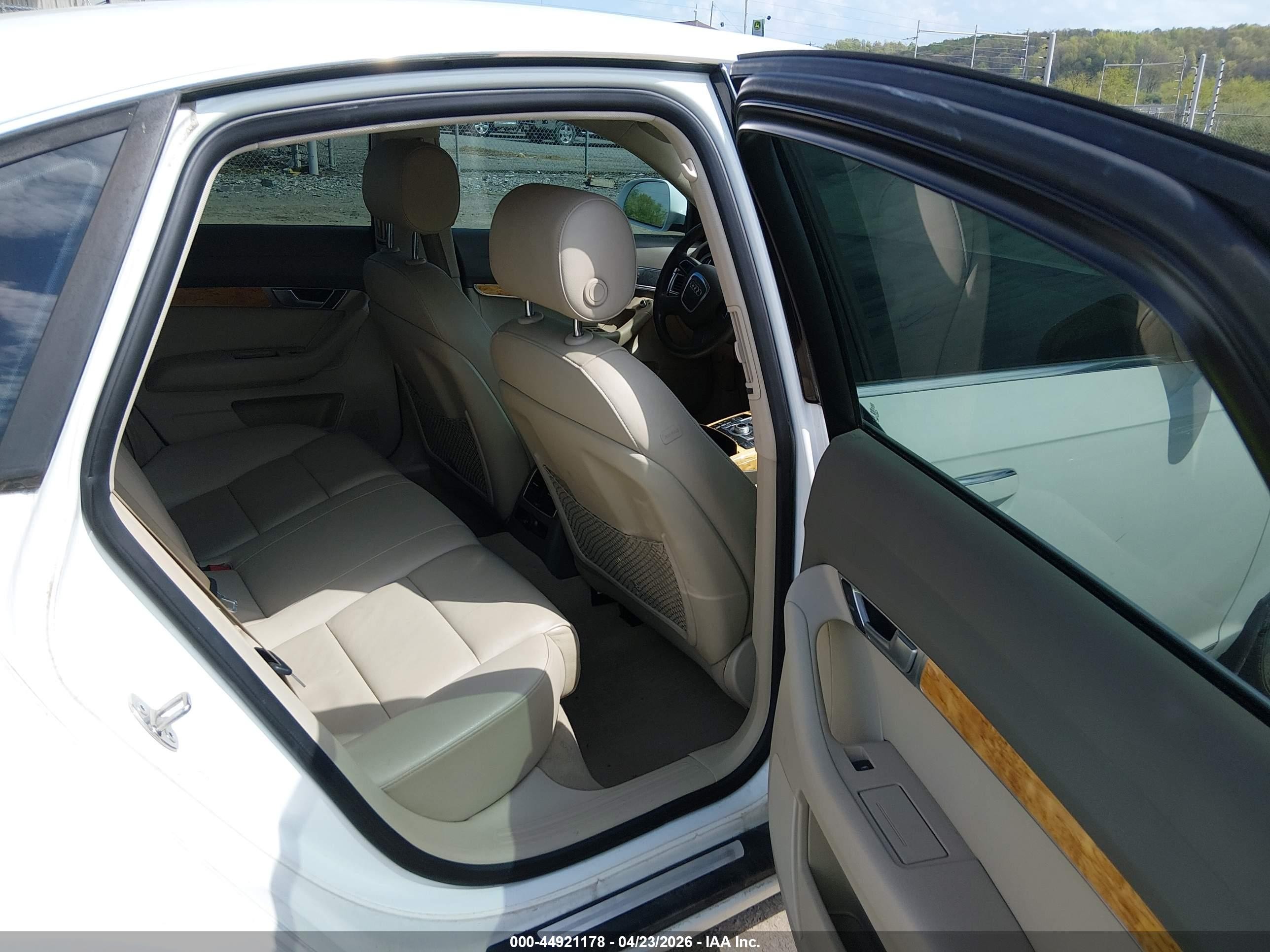 2010 Audi A6 3.0 Premium Белый vin: WAUFGAFB6AN063657