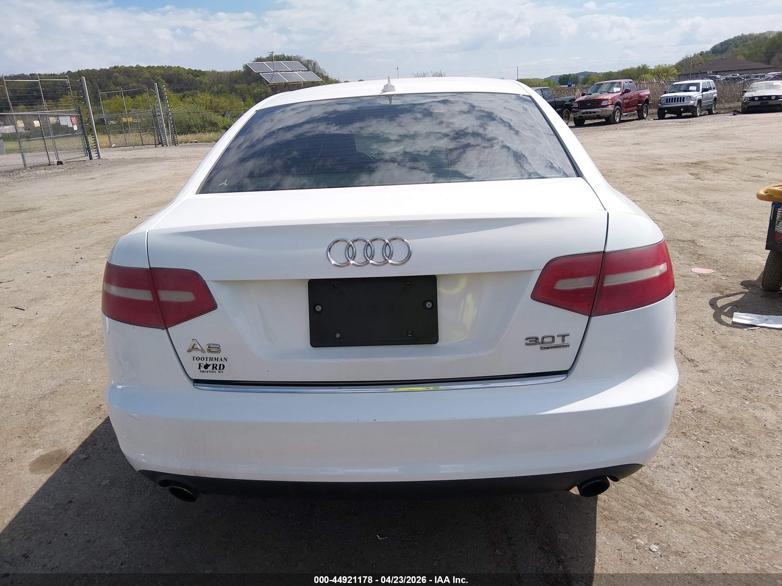 2010 Audi A6 3.0 Premium Белый vin: WAUFGAFB6AN063657