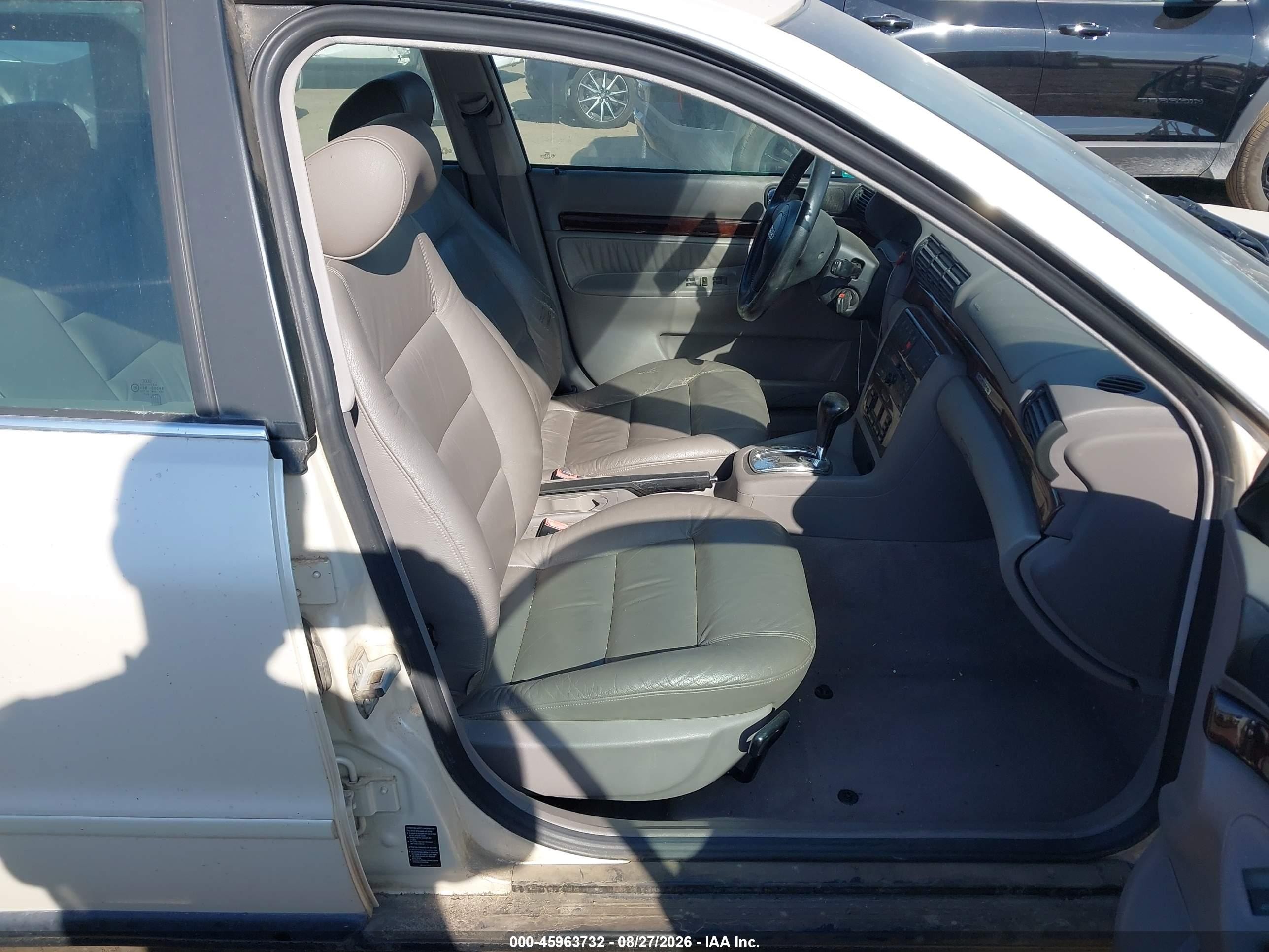 1998 Audi A4 Avant Quattro White vin: WAUGD28D4WA227973
