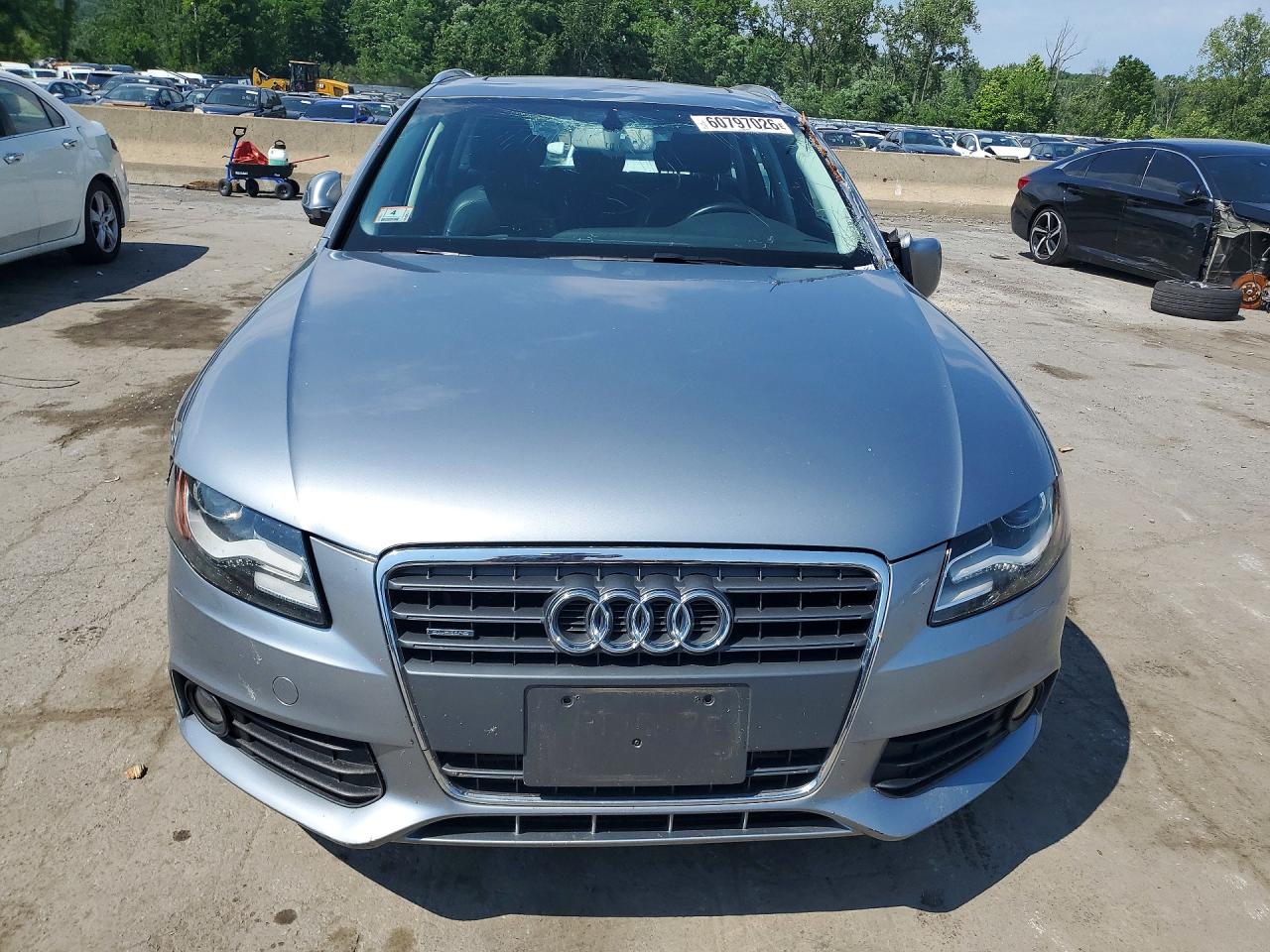 2009 Audi A4 Premium Plus Серебряный vin: WAUGF78K49A209287