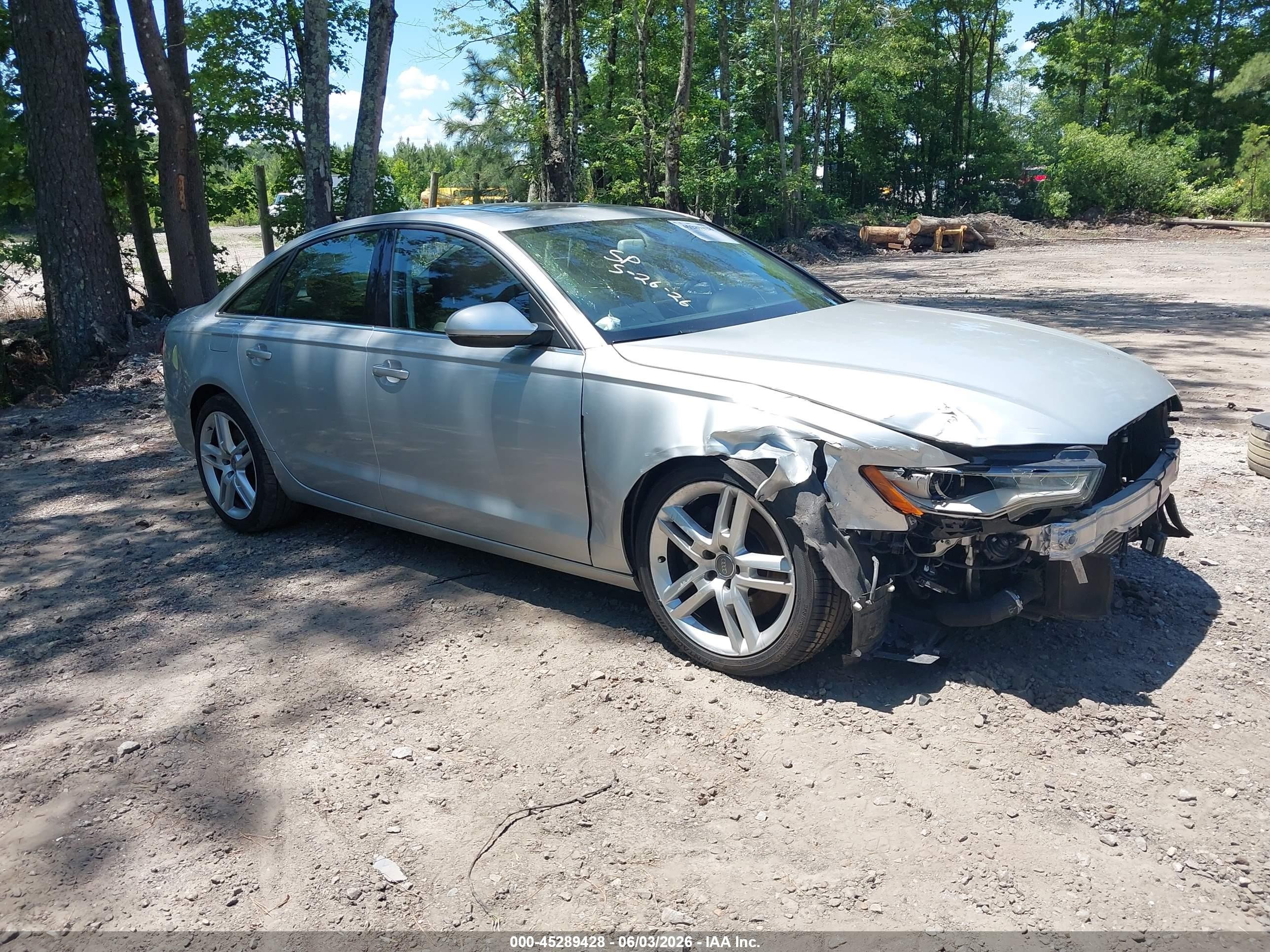 2014 Audi A6 2.0t Premium Серебряный vin: WAUGFAFC3EN042089