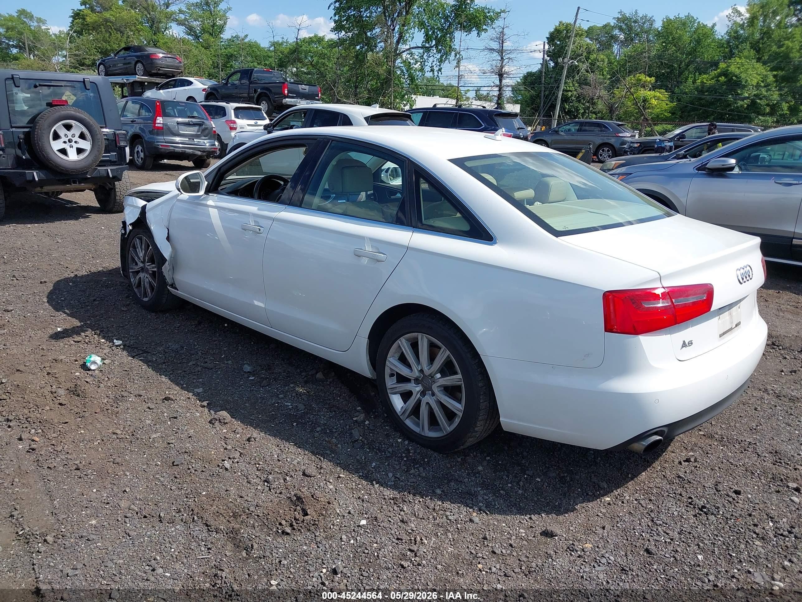 2014 Audi A6 2.0t Premium Белый vin: WAUGFAFC9EN039942