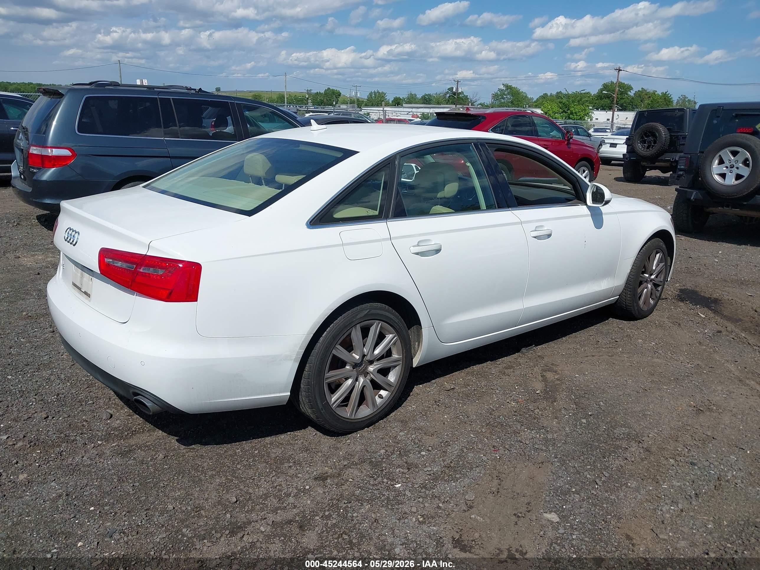 2014 Audi A6 2.0t Premium Белый vin: WAUGFAFC9EN039942