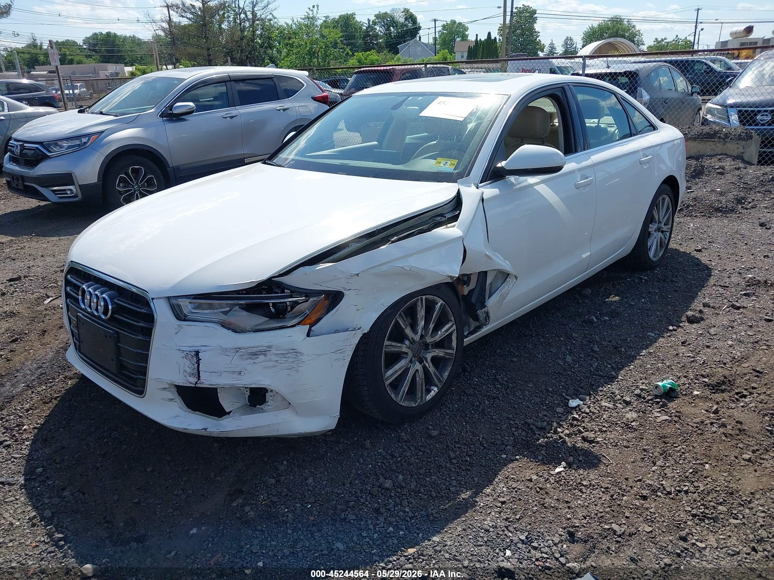2014 Audi A6 2.0t Premium Белый vin: WAUGFAFC9EN039942