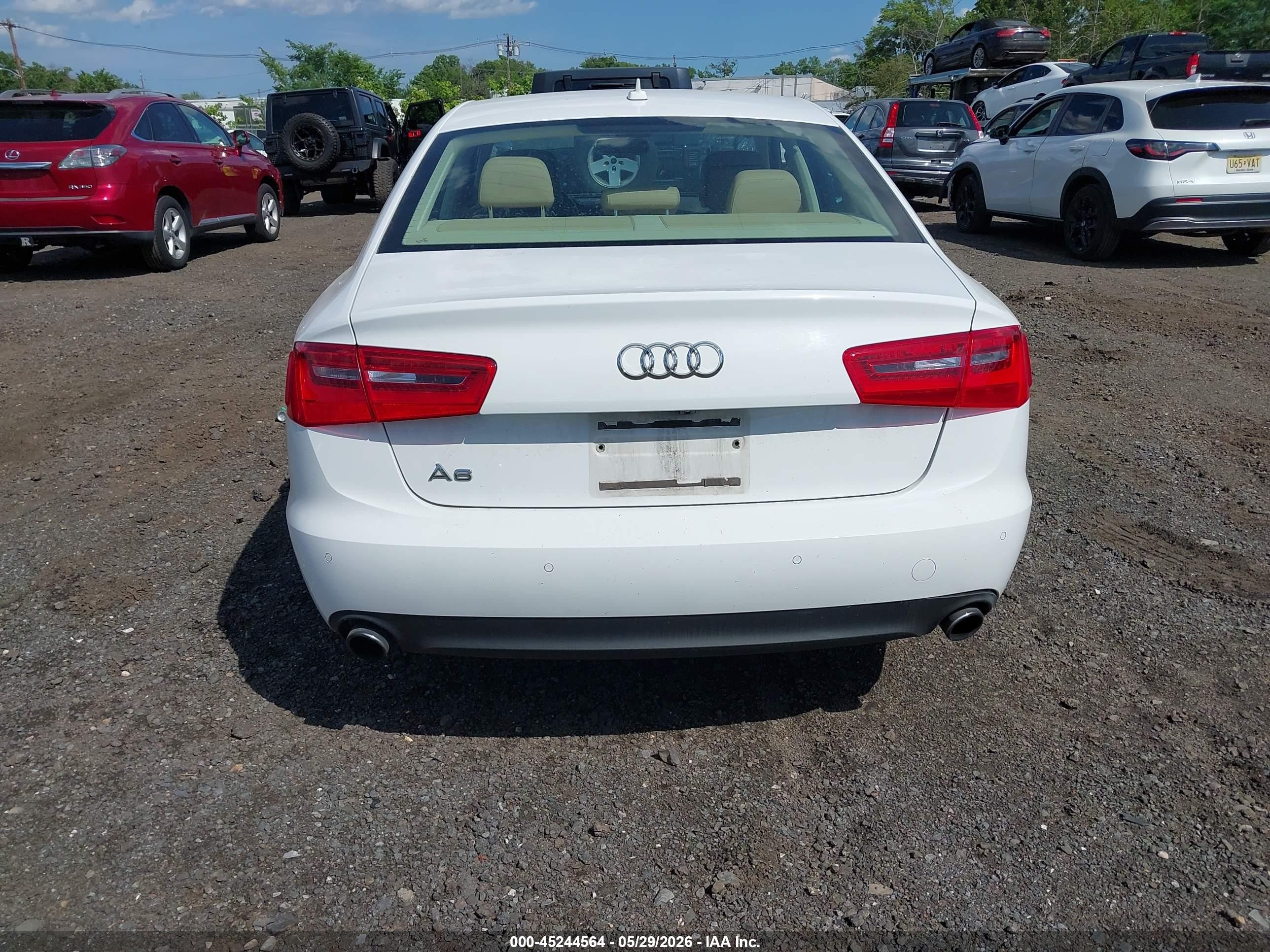 2014 Audi A6 2.0t Premium Белый vin: WAUGFAFC9EN039942