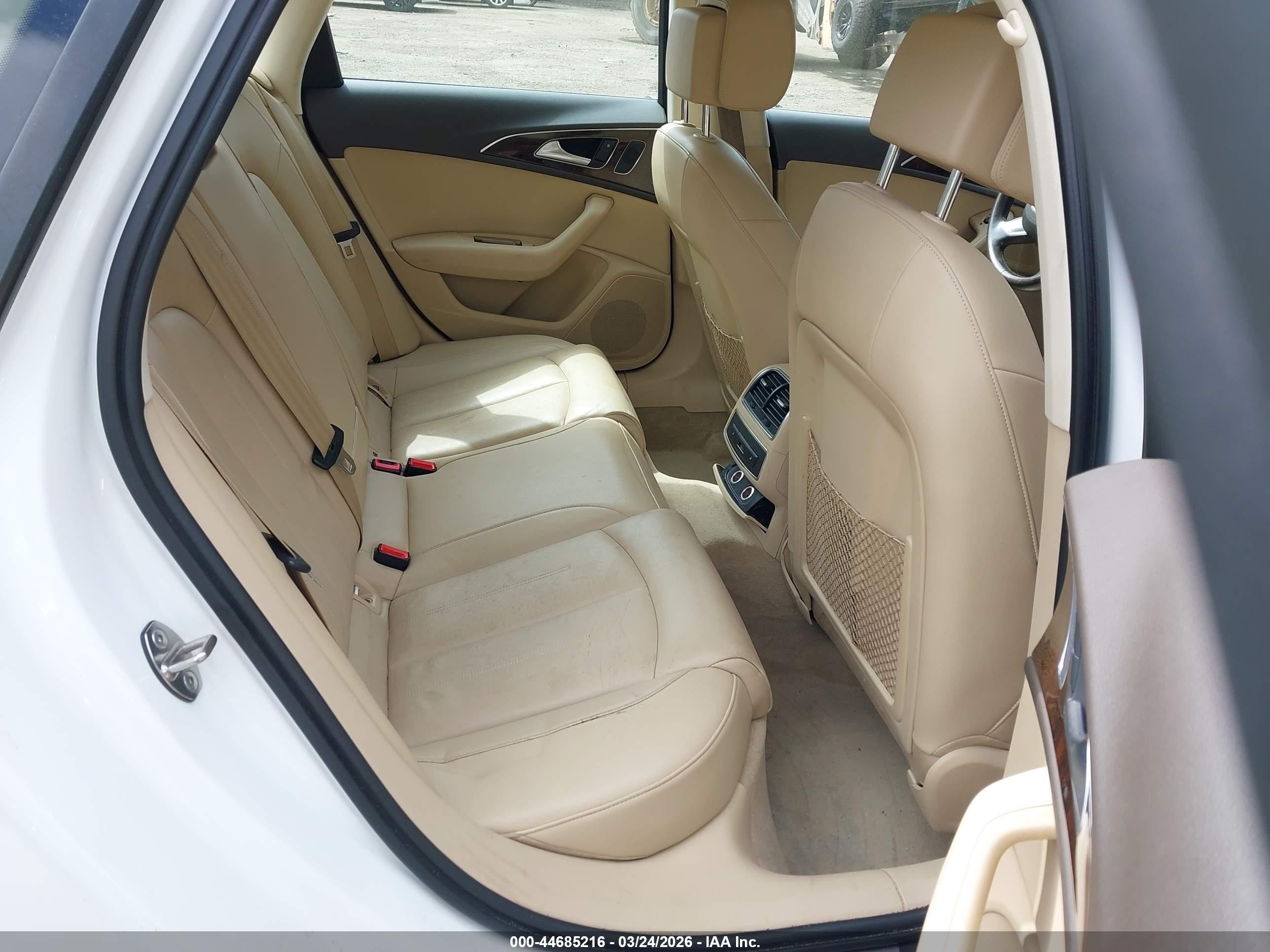 2014 Audi A6 2.0t Premium Белый vin: WAUGFAFCXEN047967