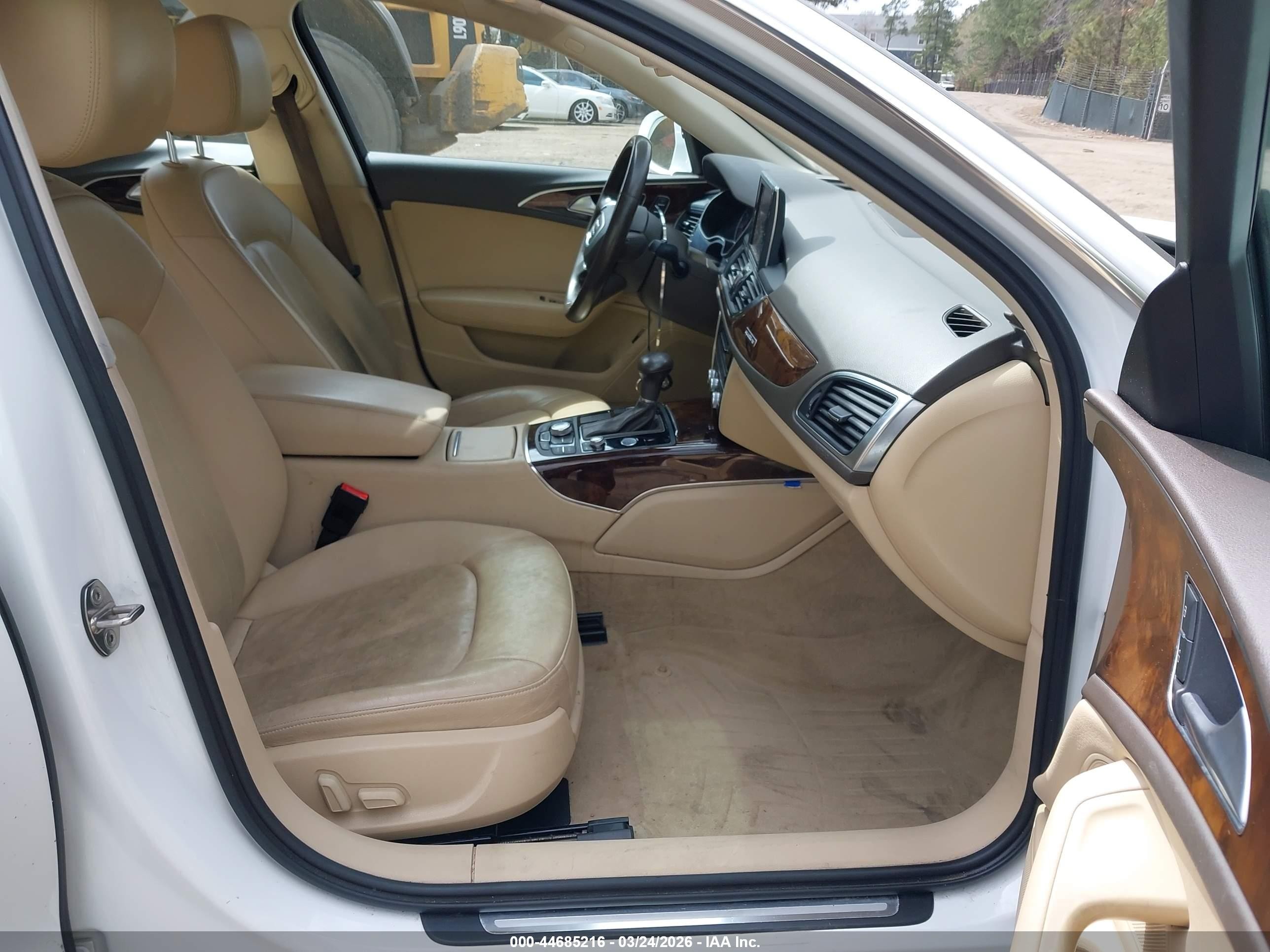 2014 Audi A6 2.0t Premium Белый vin: WAUGFAFCXEN047967