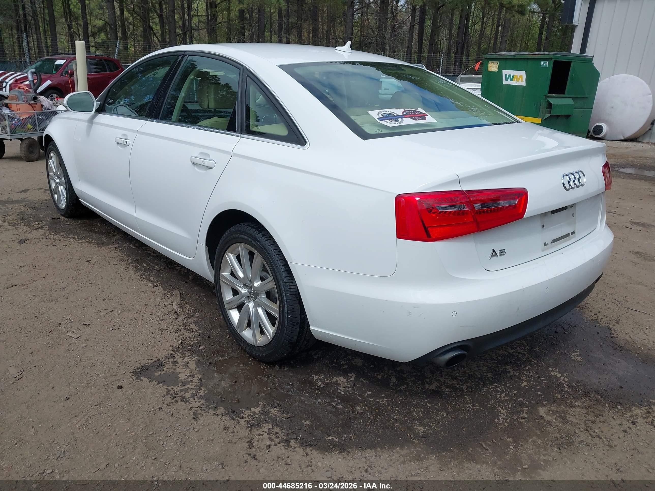2014 Audi A6 2.0t Premium Белый vin: WAUGFAFCXEN047967