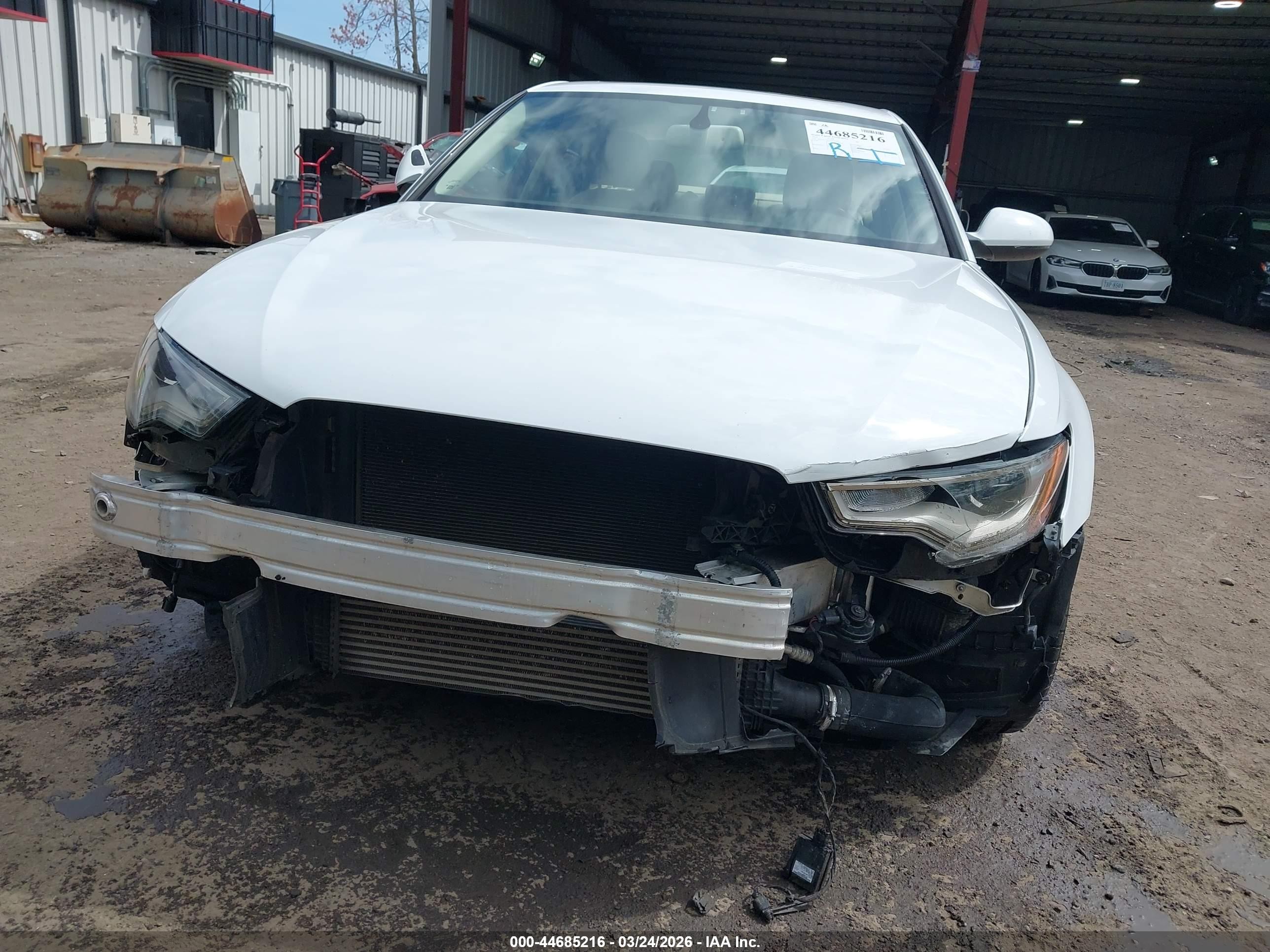 2014 Audi A6 2.0t Premium Белый vin: WAUGFAFCXEN047967