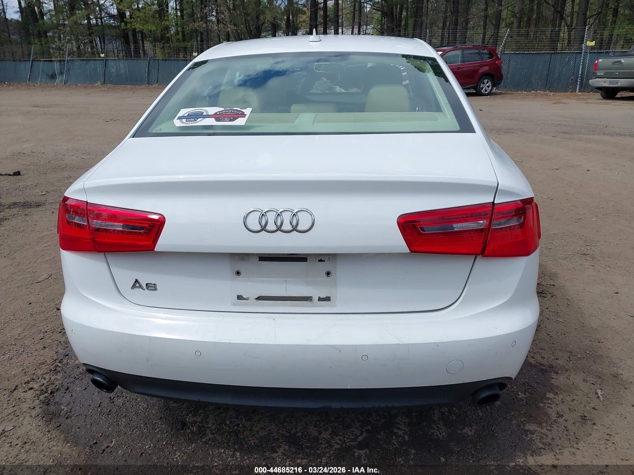 2014 Audi A6 2.0t Premium Белый vin: WAUGFAFCXEN047967