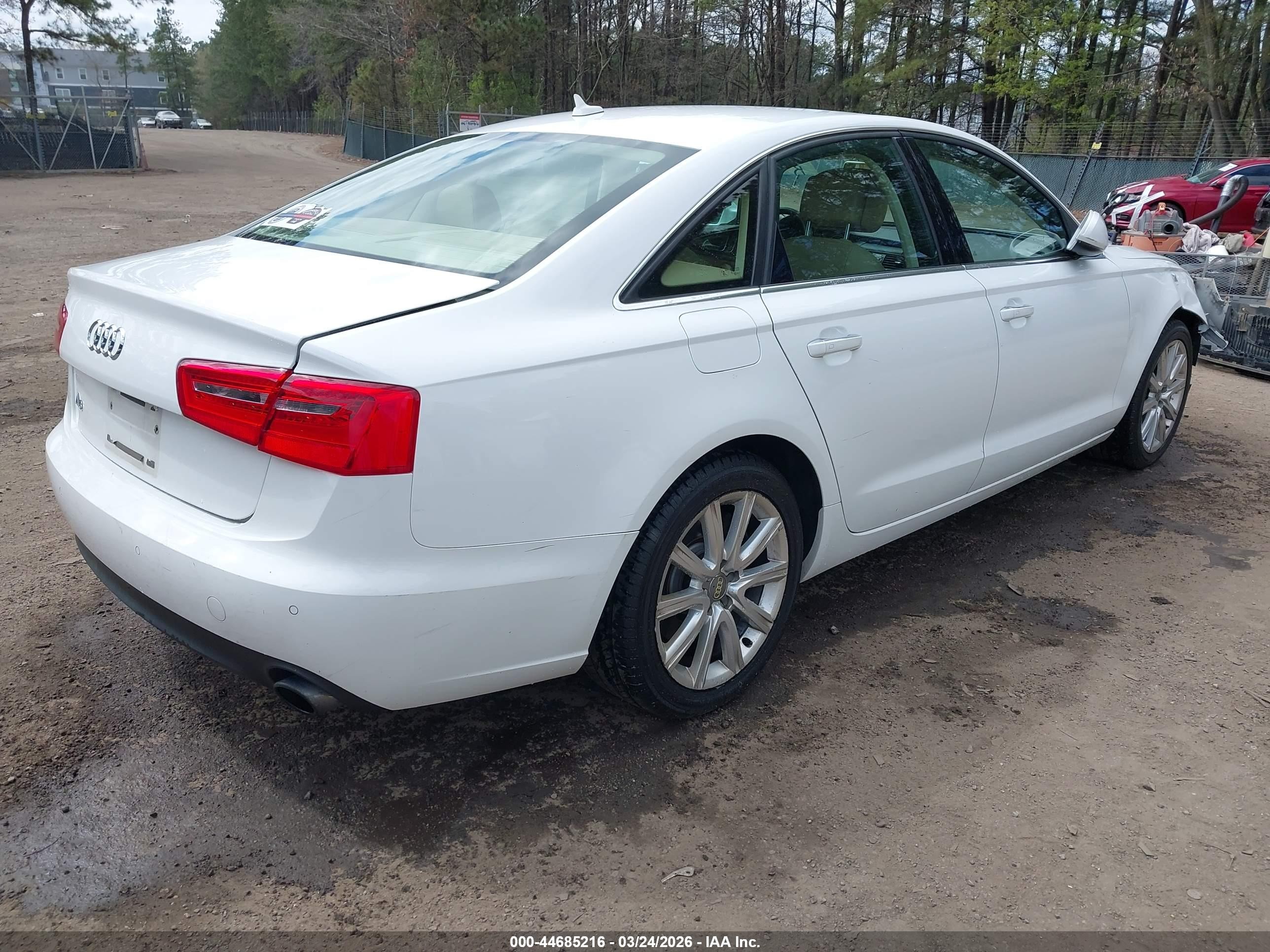 2014 Audi A6 2.0t Premium Белый vin: WAUGFAFCXEN047967