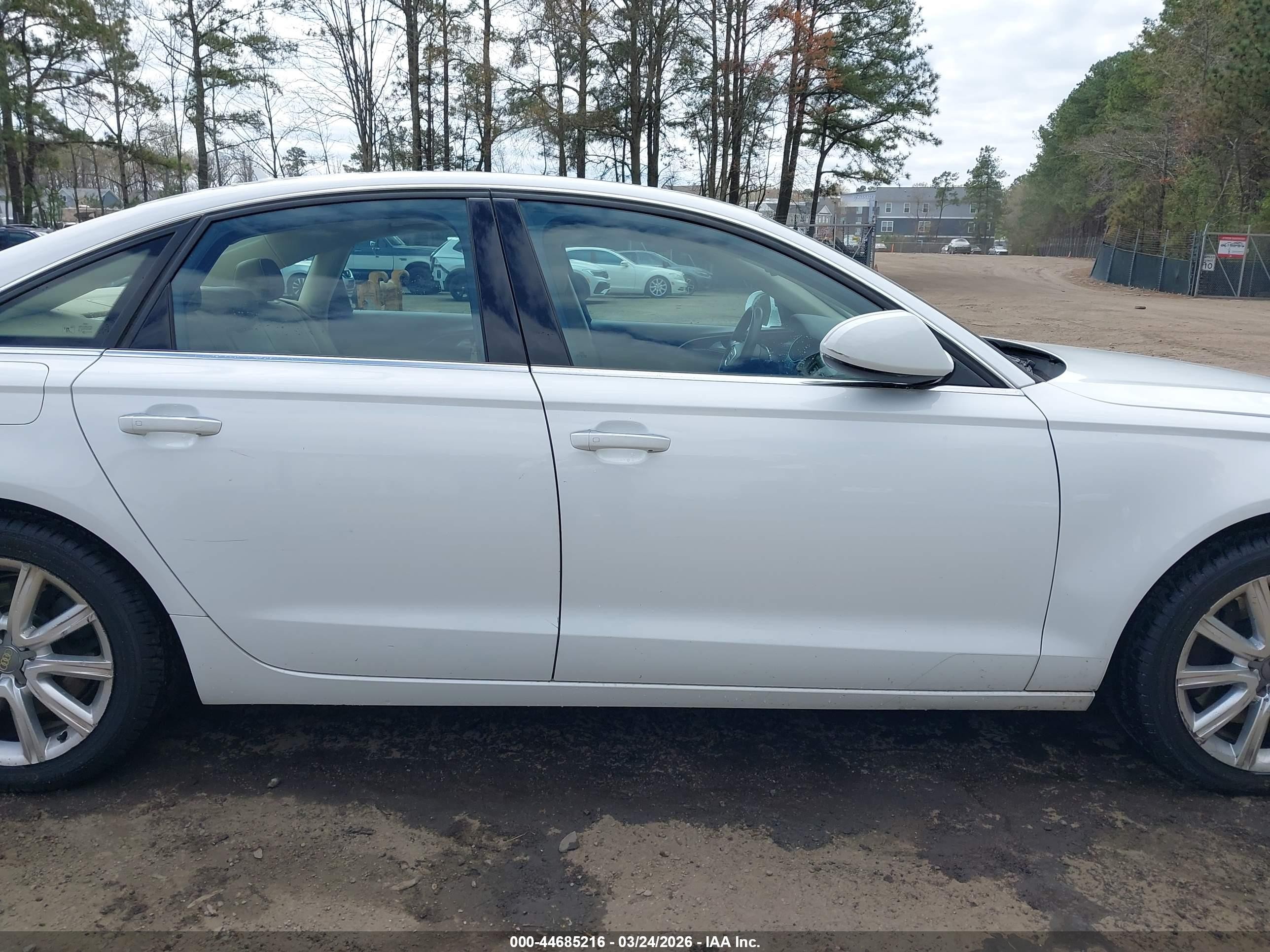 2014 Audi A6 2.0t Premium Белый vin: WAUGFAFCXEN047967