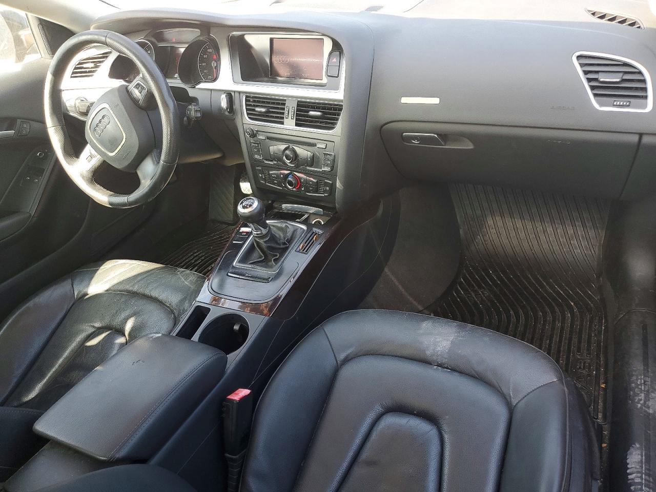 2011 Audi A5 Premium Tan vin: WAUGFAFR9BA051239