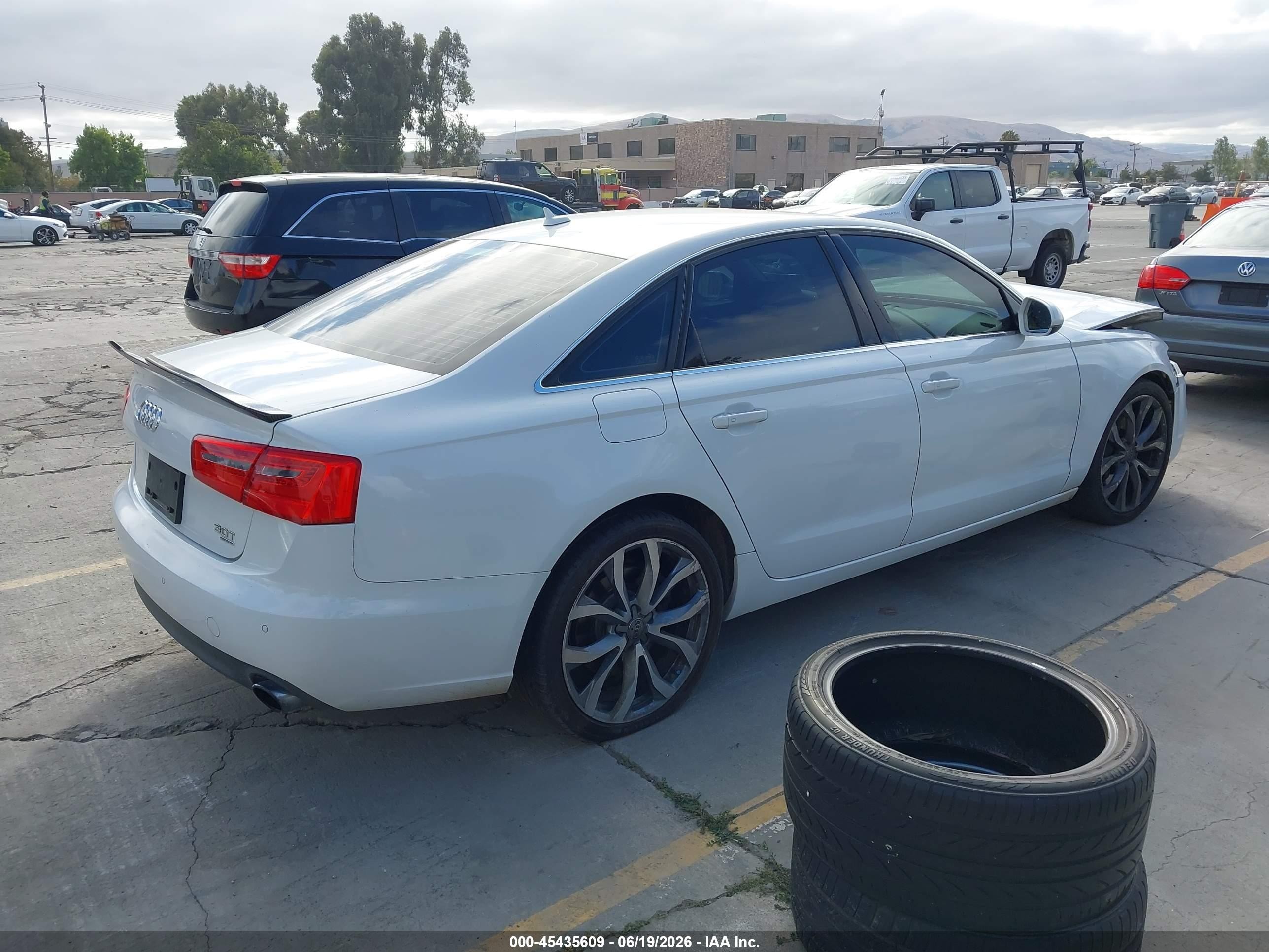 2013 Audi A6 3.0t Premium Cream vin: WAUGGAFC8DN132575