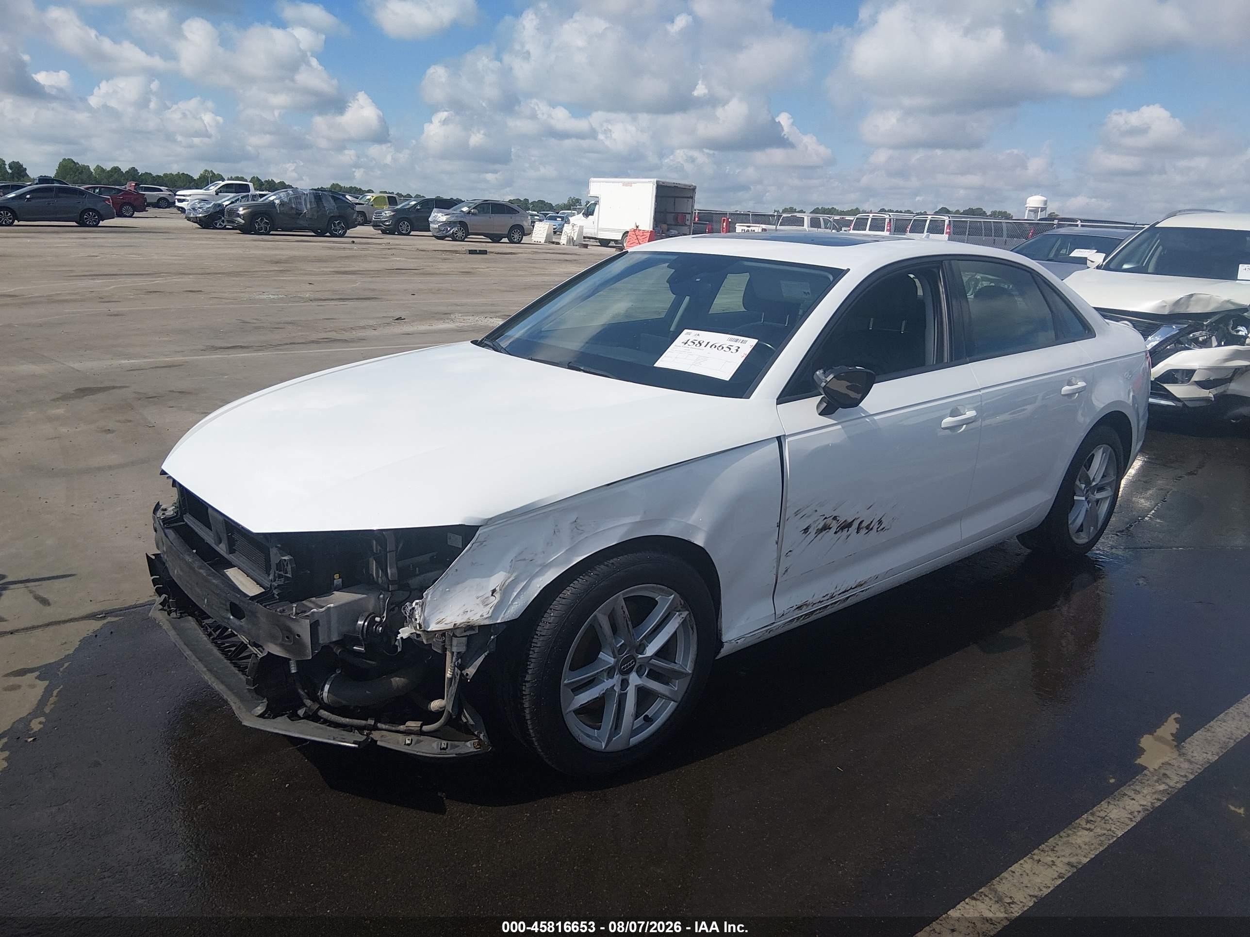 2017 Audi A4 Ultra Premium Белый vin: WAUGMAF40HA169344