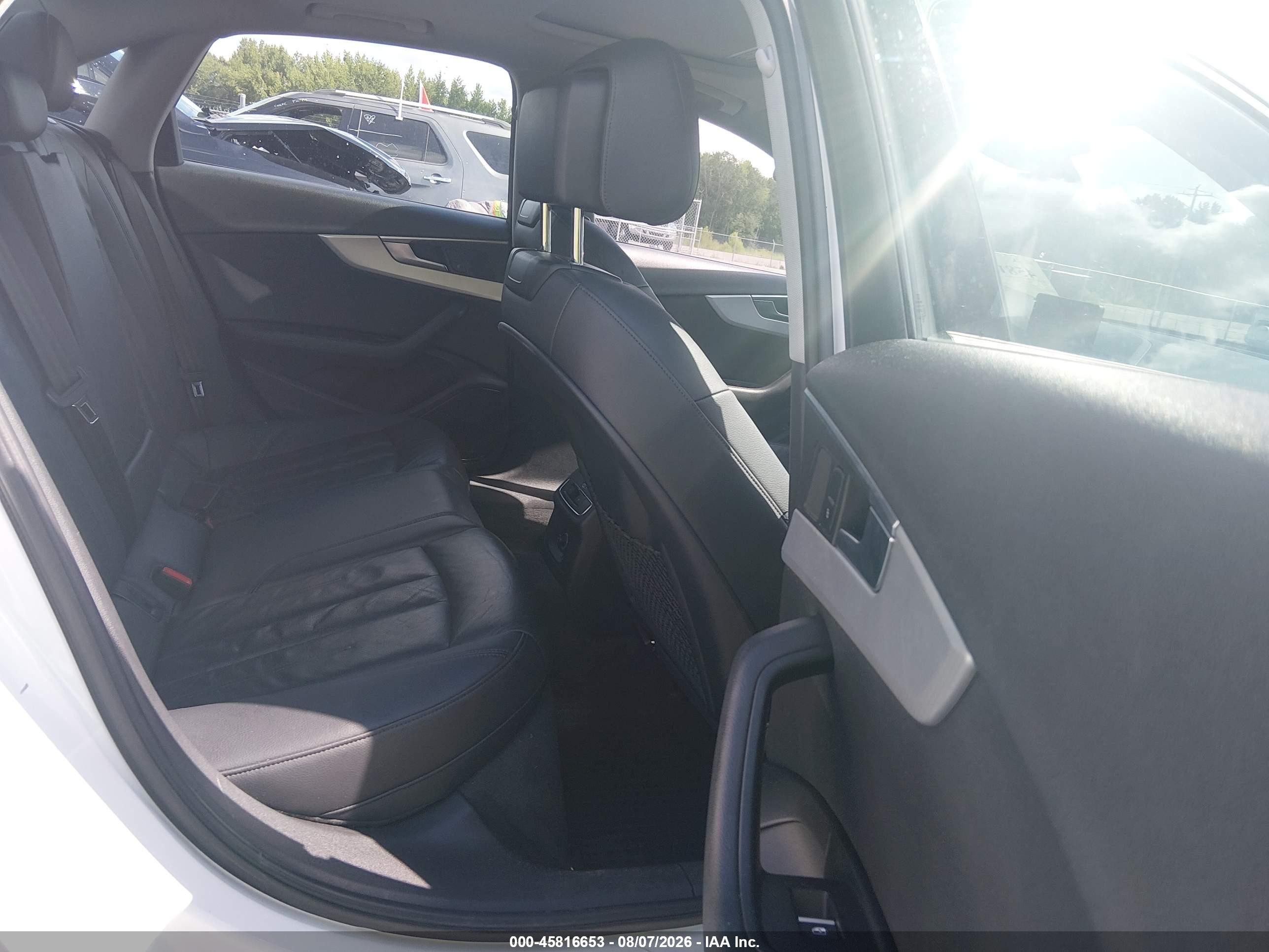 2017 Audi A4 Ultra Premium Белый vin: WAUGMAF40HA169344