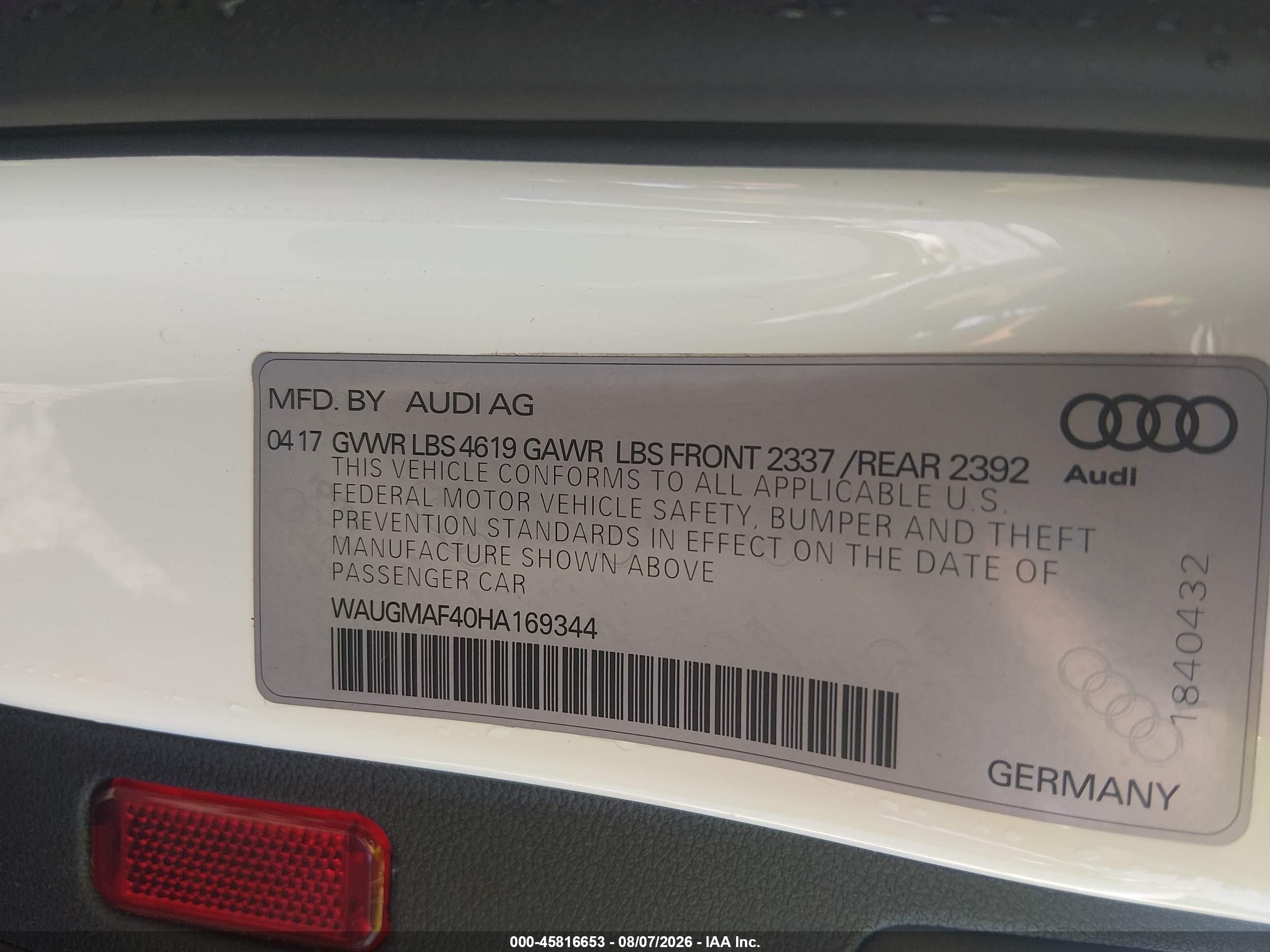 2017 Audi A4 Ultra Premium Белый vin: WAUGMAF40HA169344