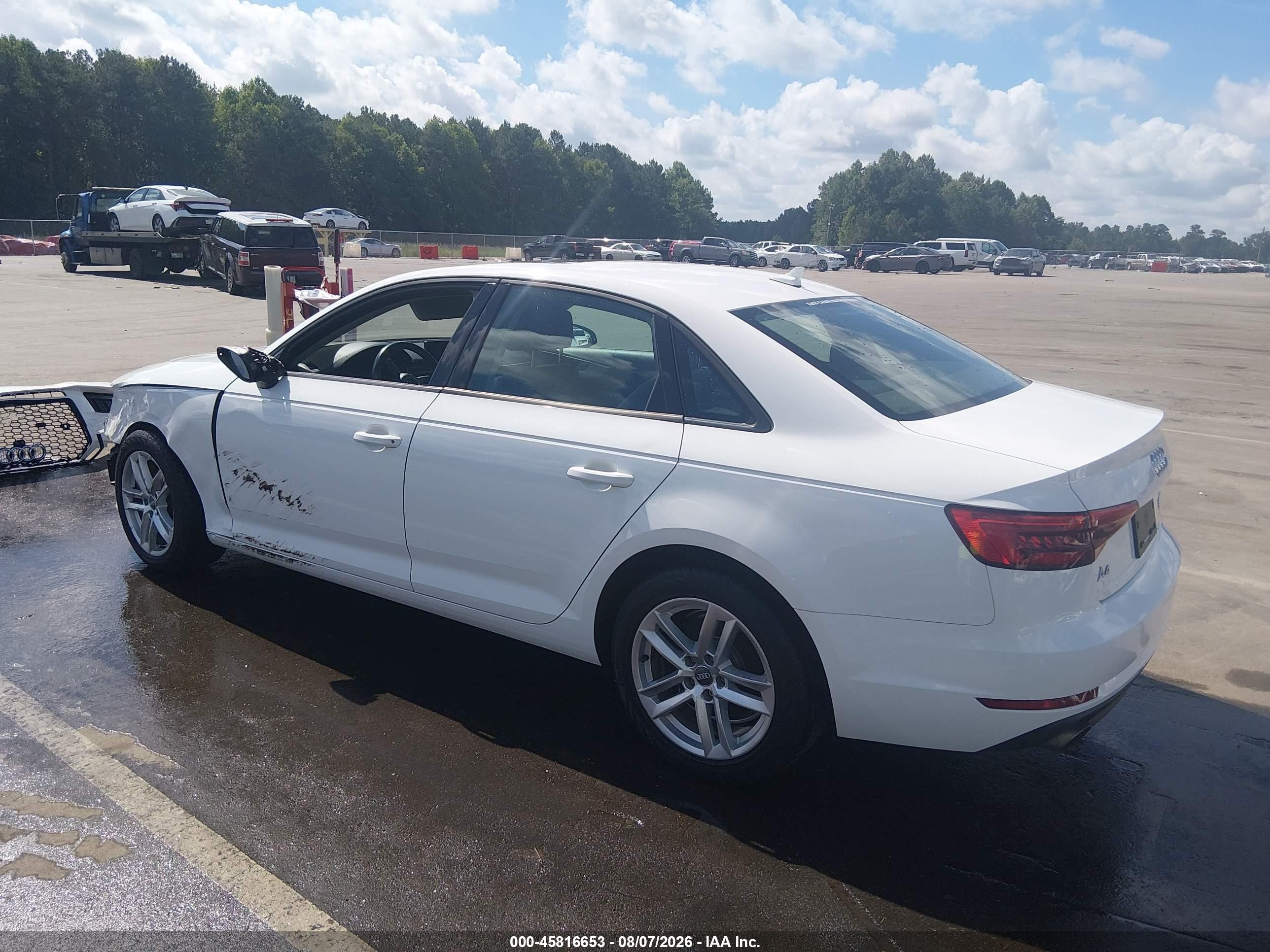 2017 Audi A4 Ultra Premium Белый vin: WAUGMAF40HA169344