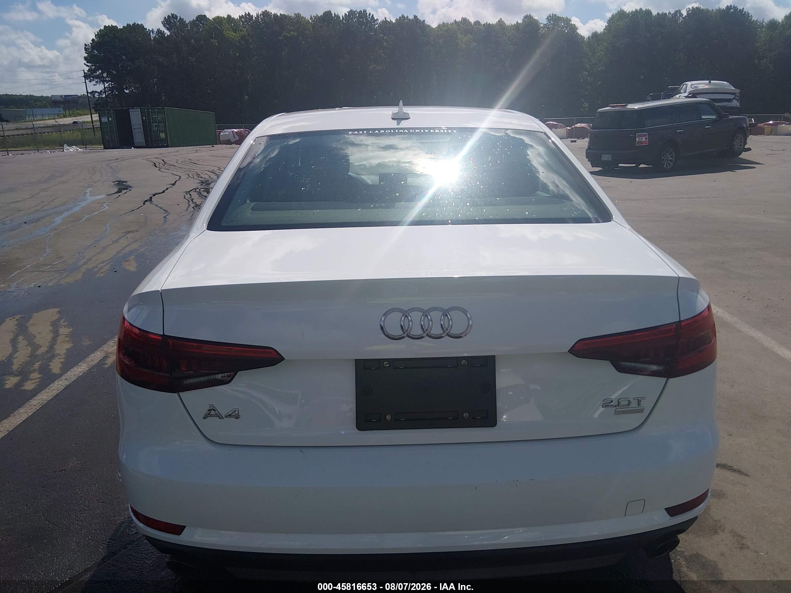 2017 Audi A4 Ultra Premium Белый vin: WAUGMAF40HA169344