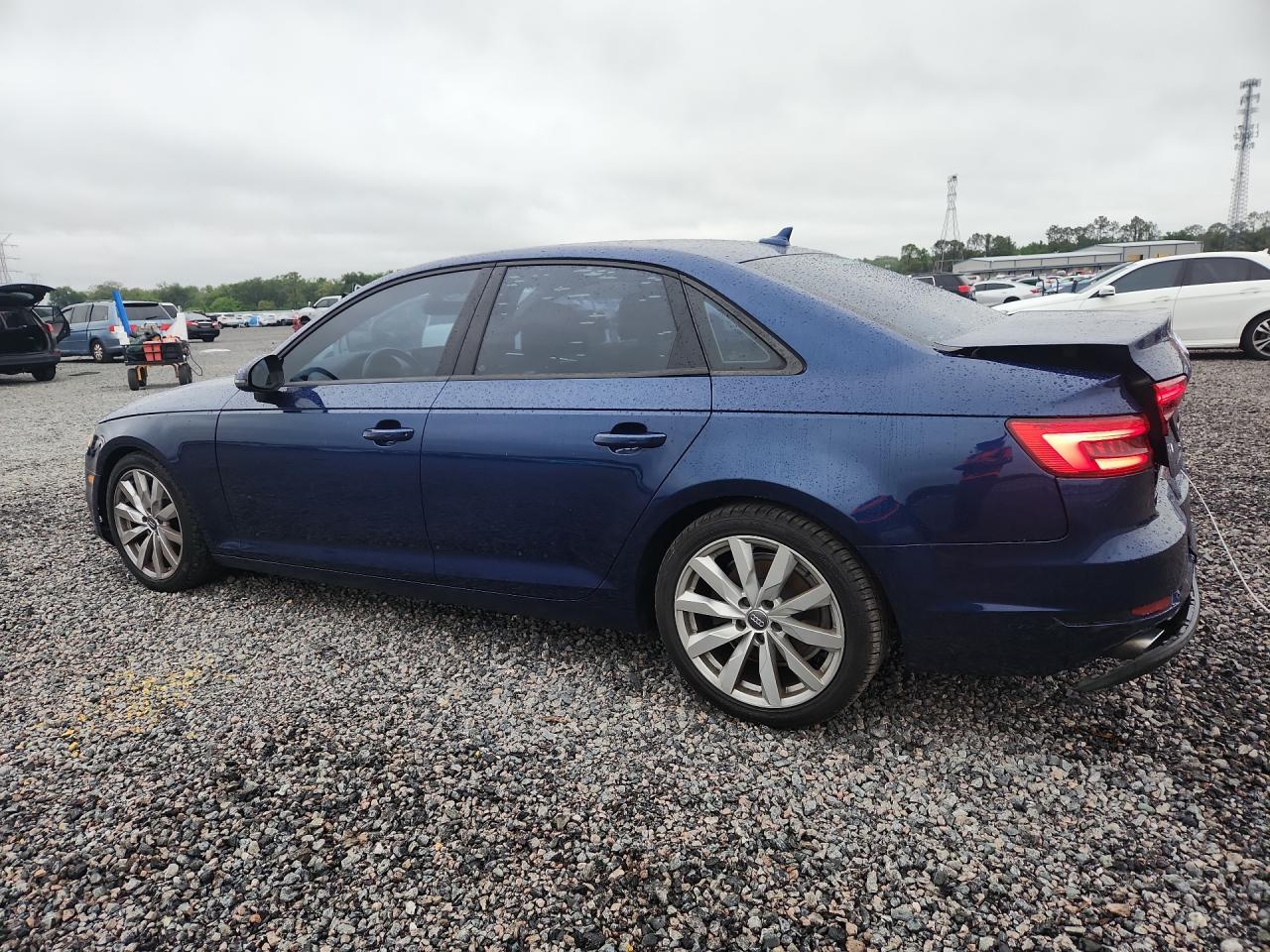 2017 Audi A4 Ultra Premium Синий vin: WAUGMAF47HN035892