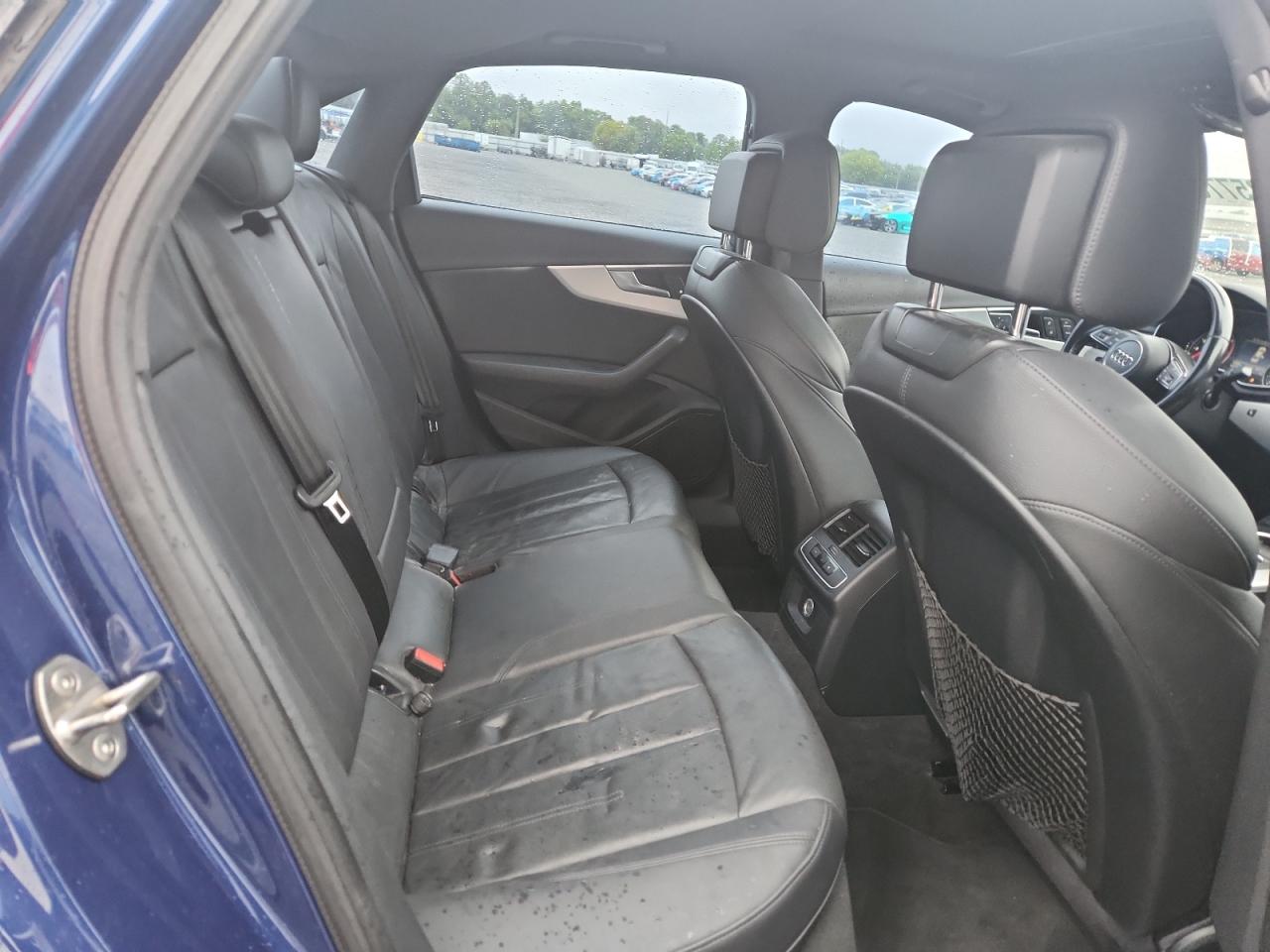 2017 Audi A4 Ultra Premium Синий vin: WAUGMAF47HN035892