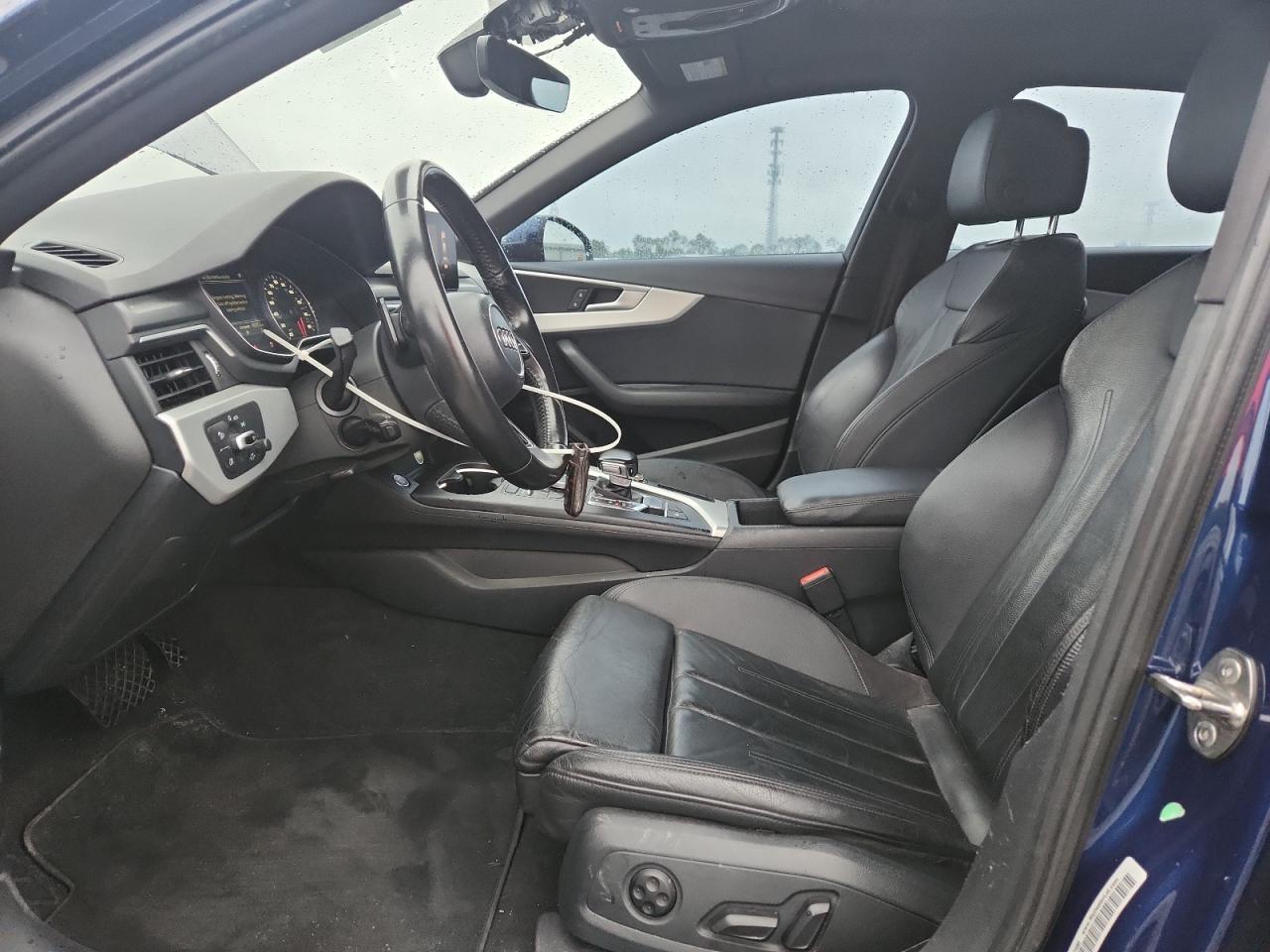 2017 Audi A4 Ultra Premium Синий vin: WAUGMAF47HN035892