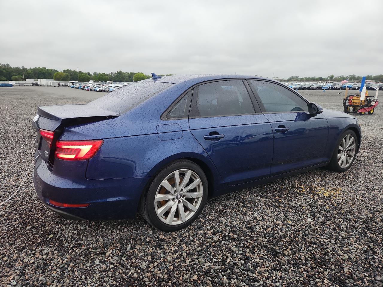2017 Audi A4 Ultra Premium Синий vin: WAUGMAF47HN035892