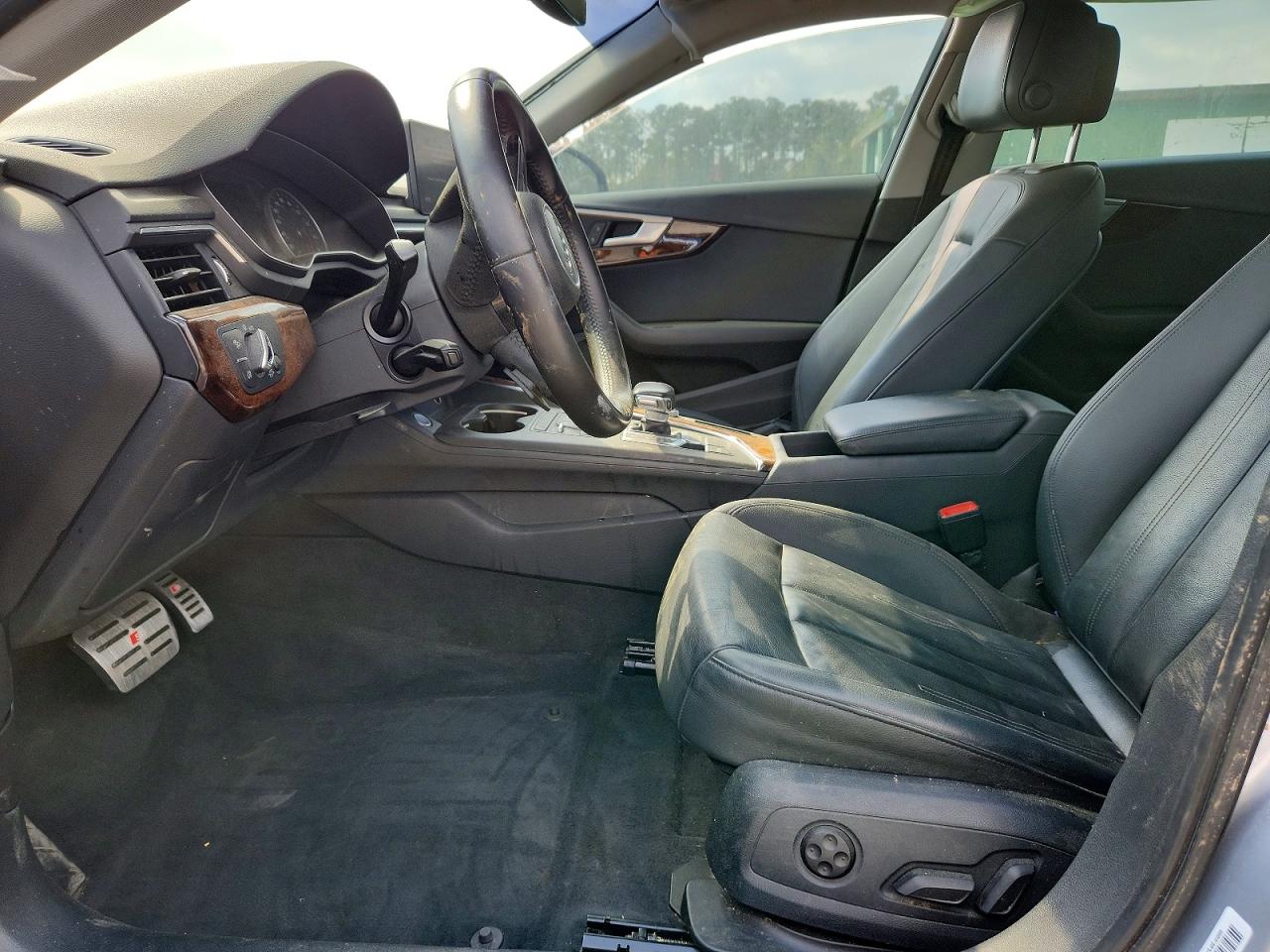 2017 Audi A4 Premium Серебряный vin: WAUGNAF43HN015779