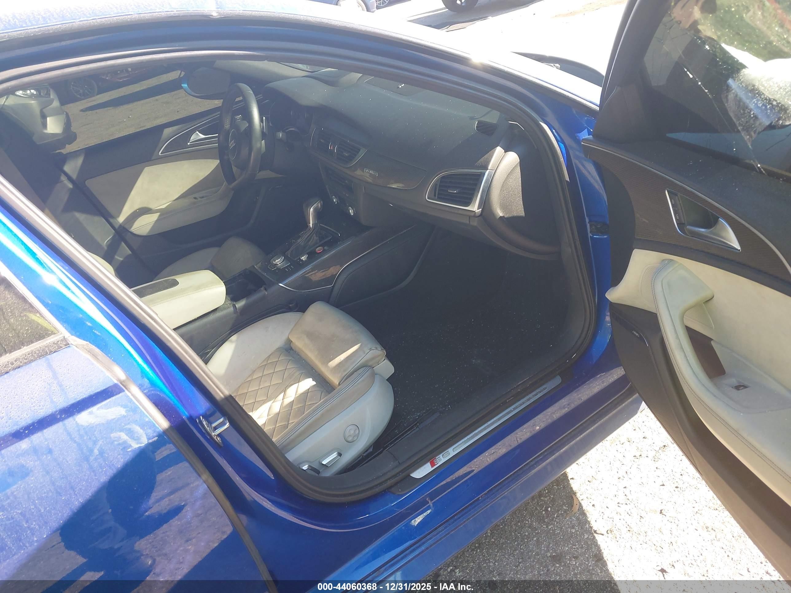 2018 Audi S6 4.0t Premium Plus Синий vin: WAUHFAFC4JN086584