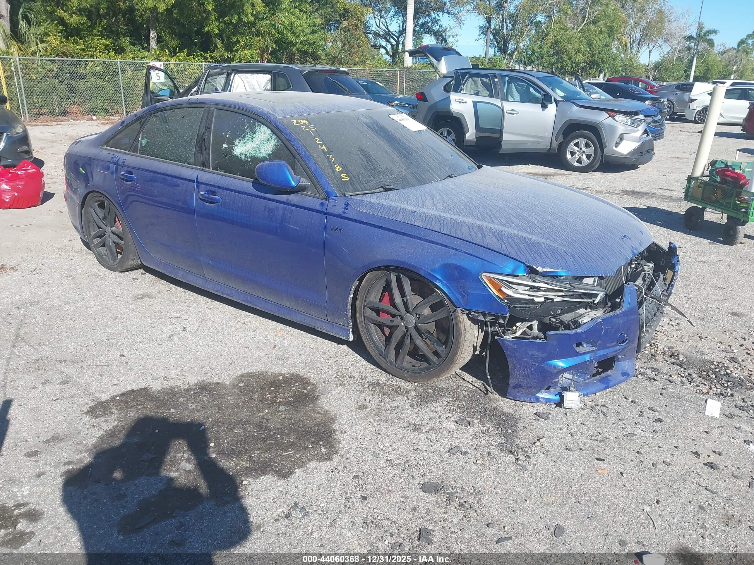 2018 Audi S6 4.0t Premium Plus Blue vin: WAUHFAFC4JN086584