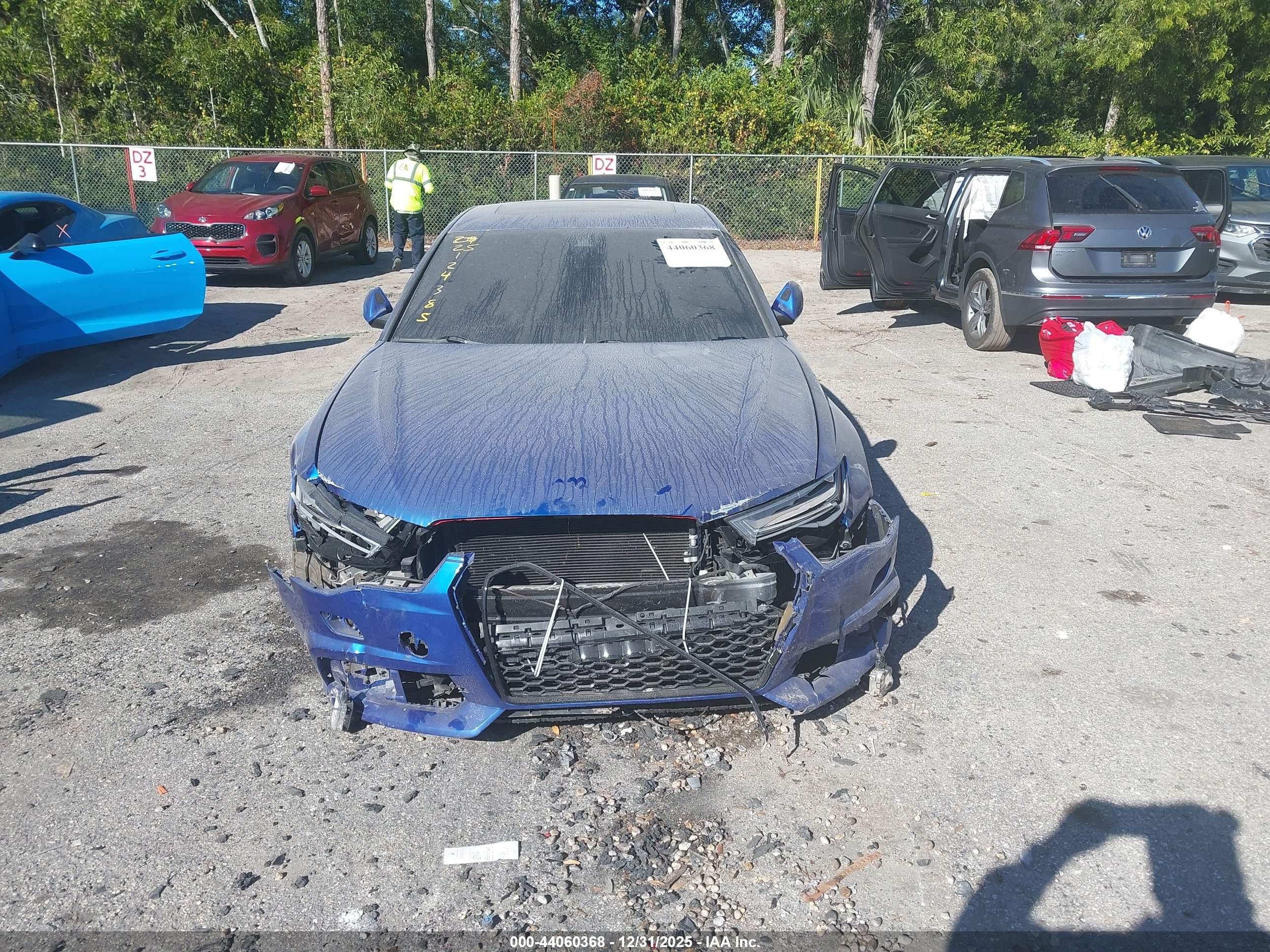 2018 Audi S6 4.0t Premium Plus Синий vin: WAUHFAFC4JN086584