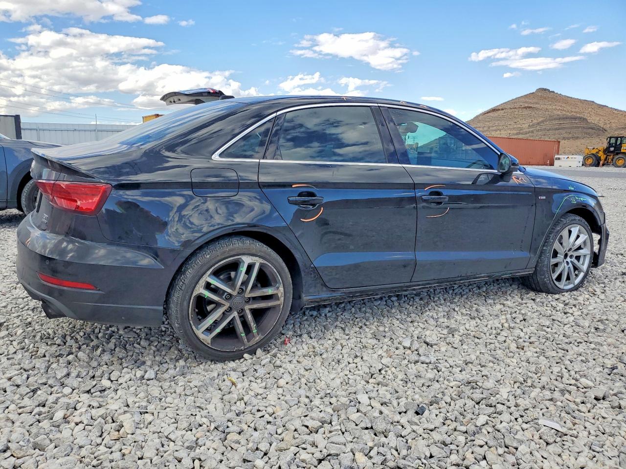 2018 Audi A3 Premium Plus Черный vin: WAUJ8GFFXJ1019309