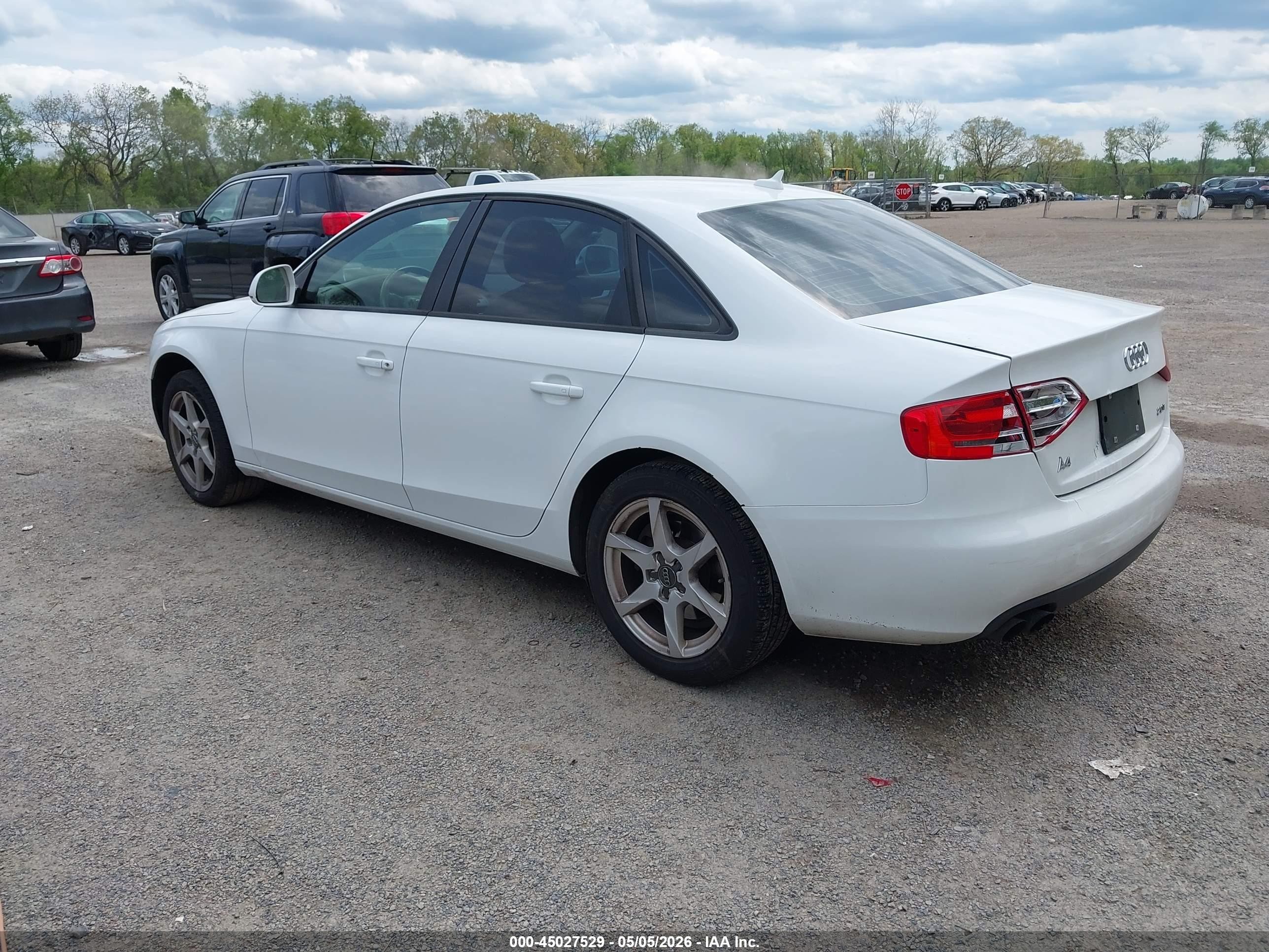 2009 Audi A4 2.0t Premium Белый vin: WAUJF78K09N049701