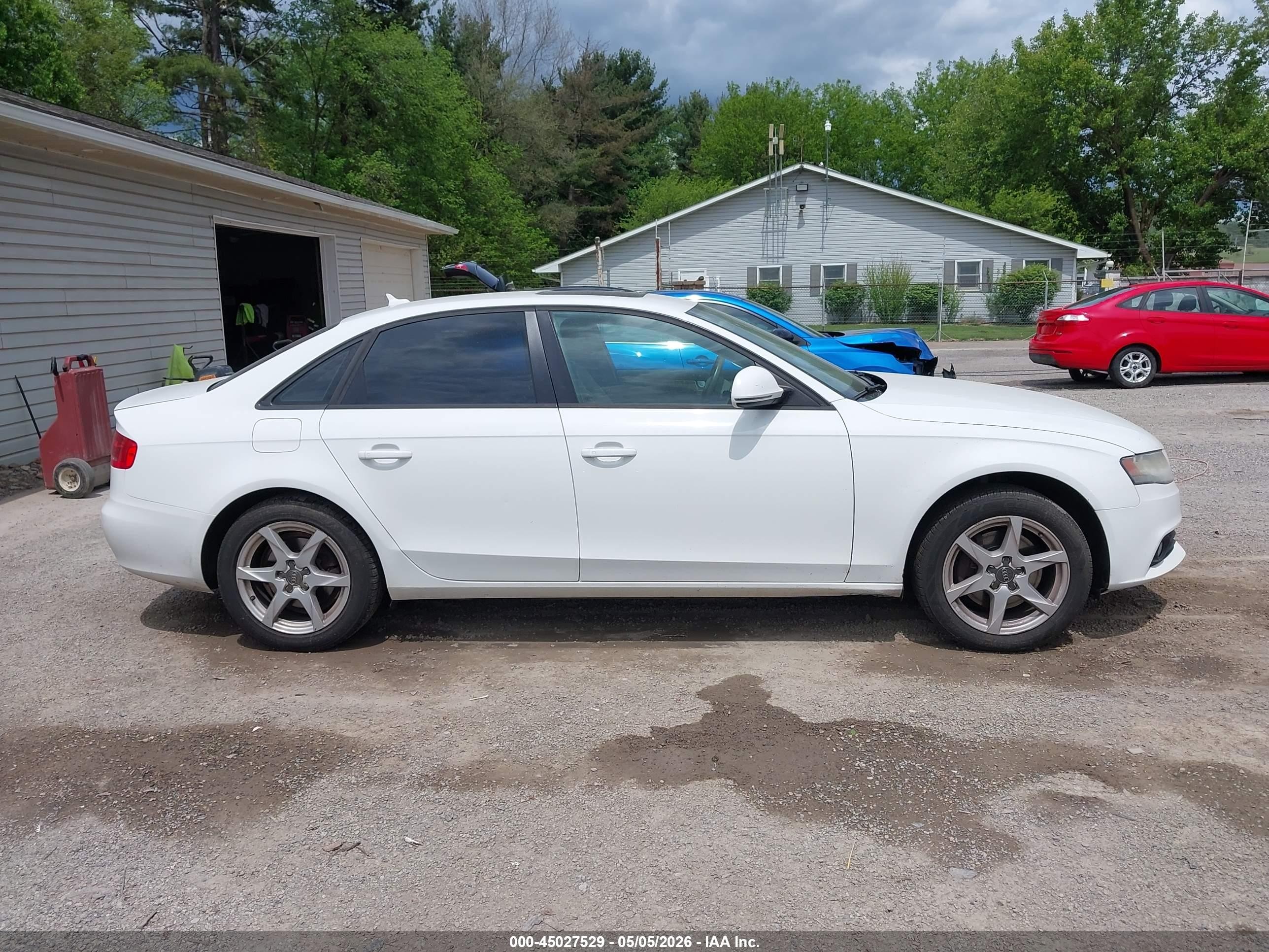 2009 Audi A4 2.0t Premium Белый vin: WAUJF78K09N049701
