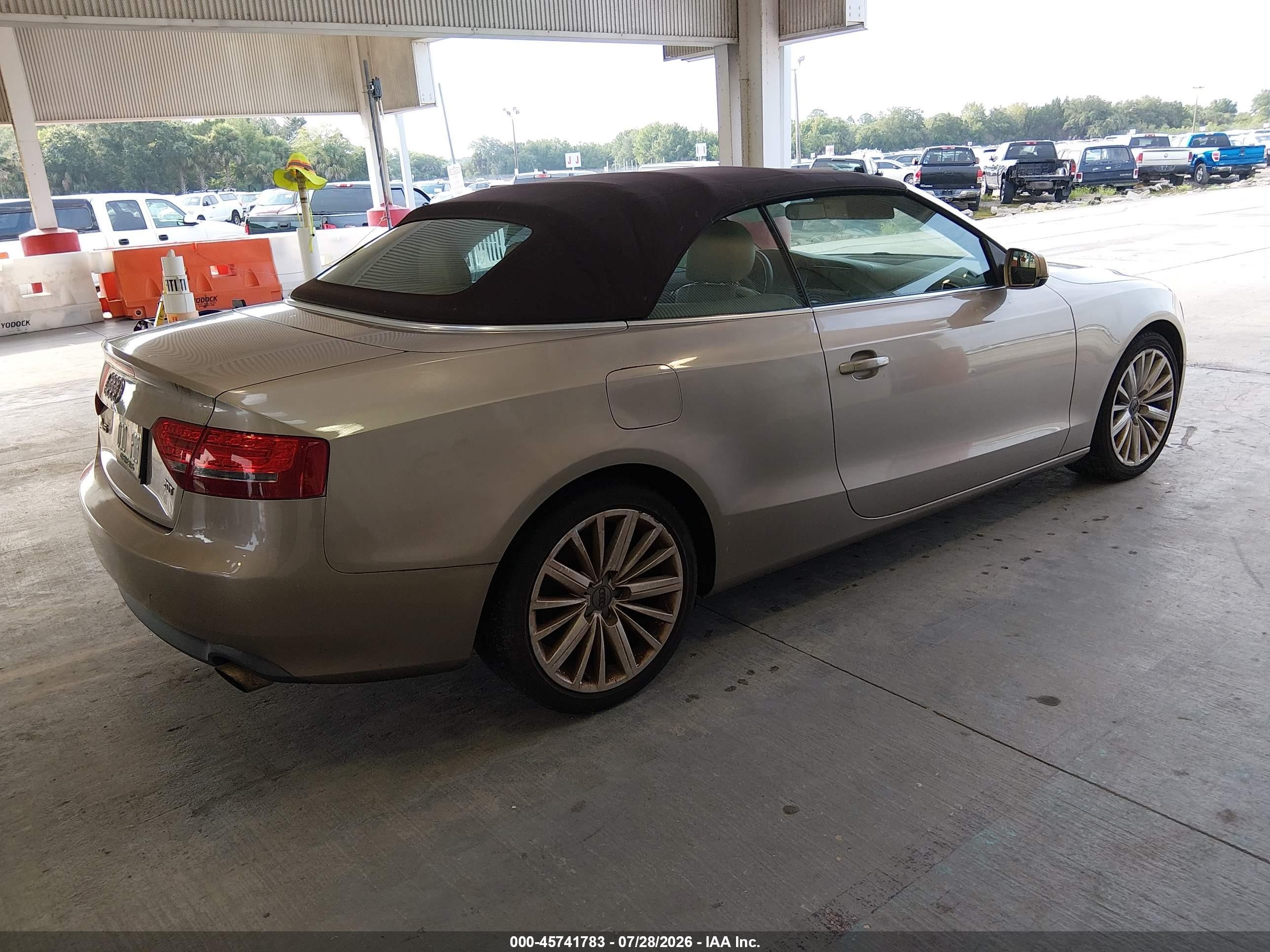 2010 Audi A5 2.0t Premium Gold vin: WAUJFAFH3AN010979