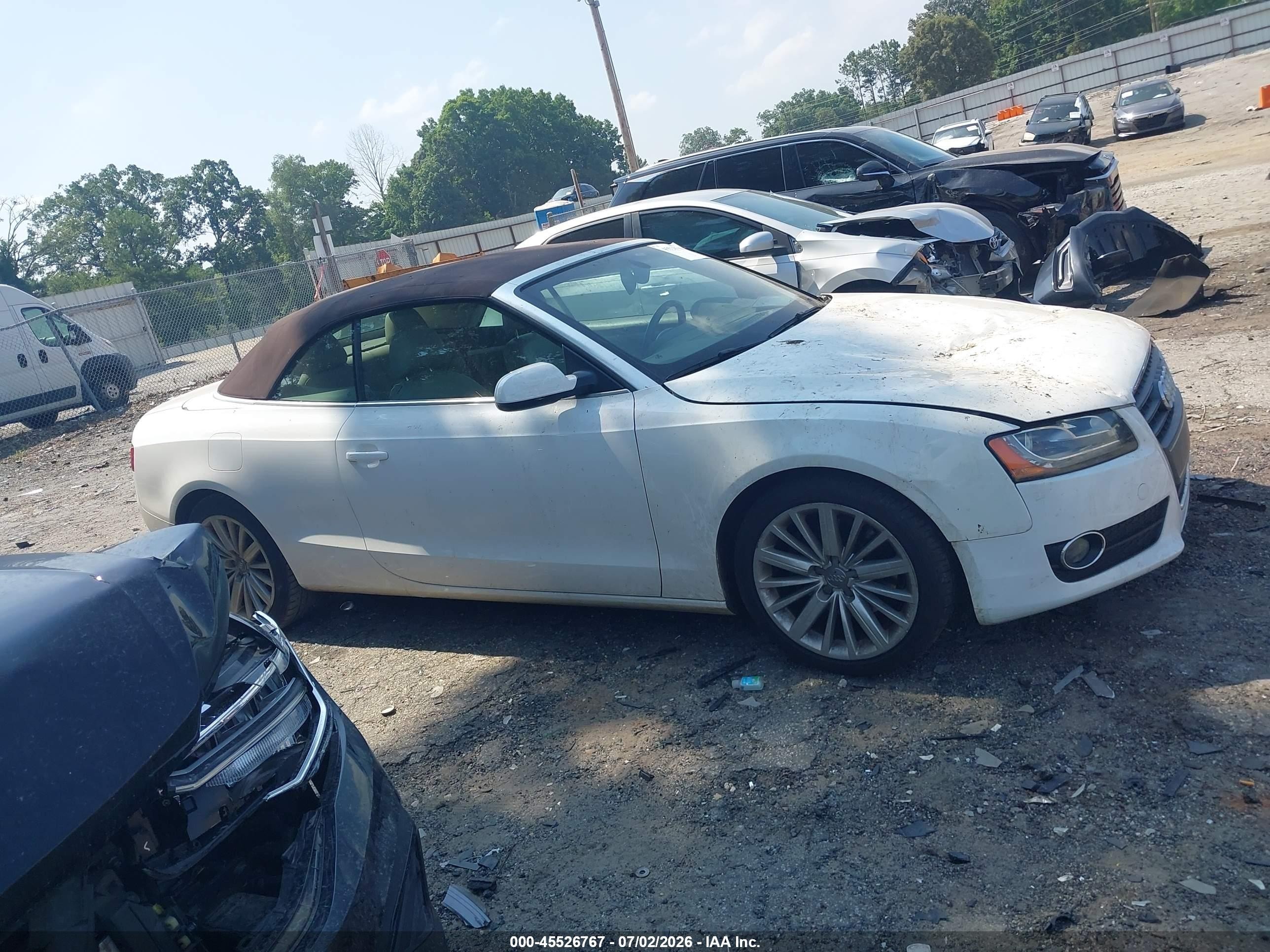 2010 Audi A5 2.0t Premium White vin: WAUJFAFH4AN024549