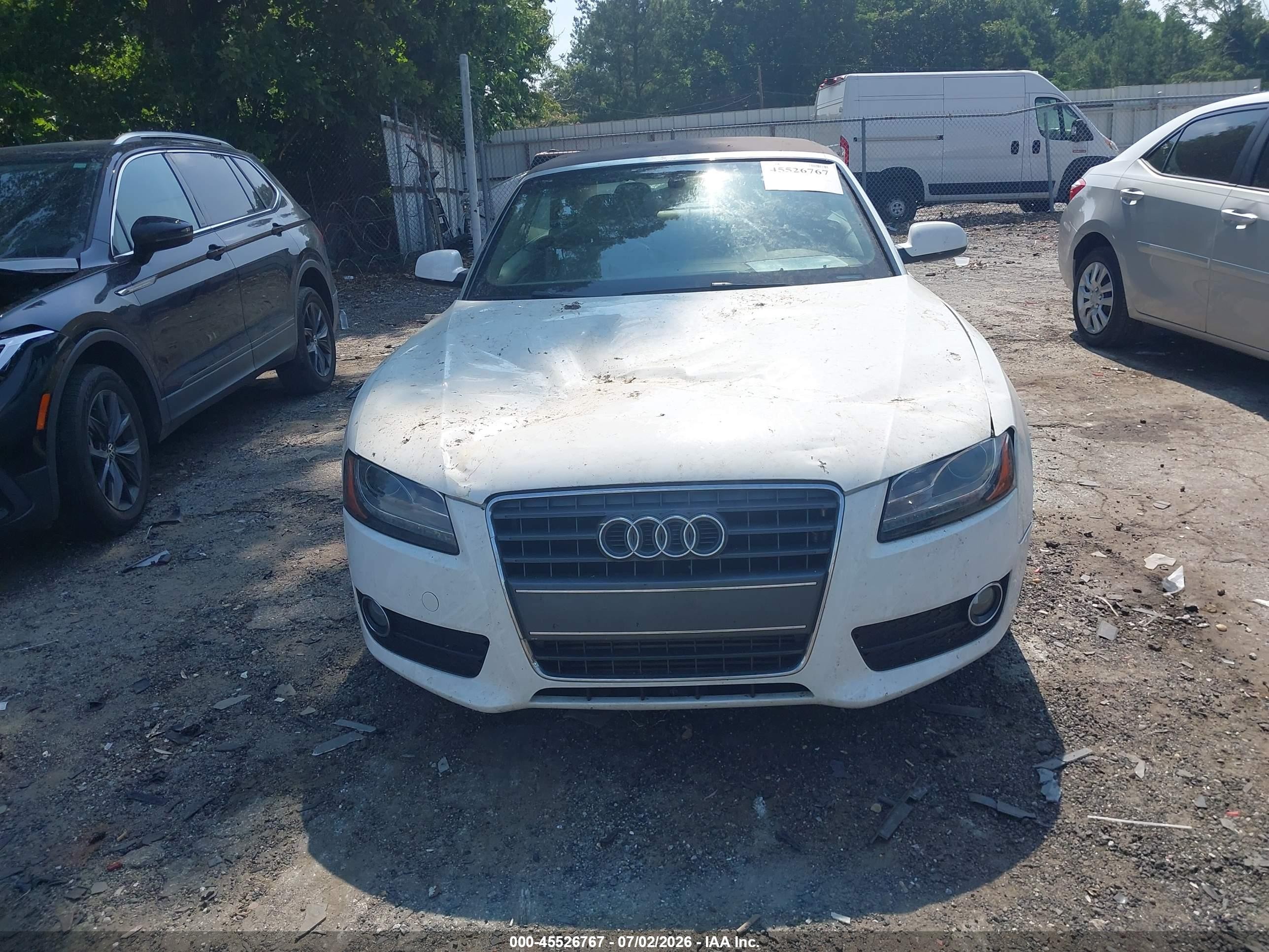 2010 Audi A5 2.0t Premium White vin: WAUJFAFH4AN024549