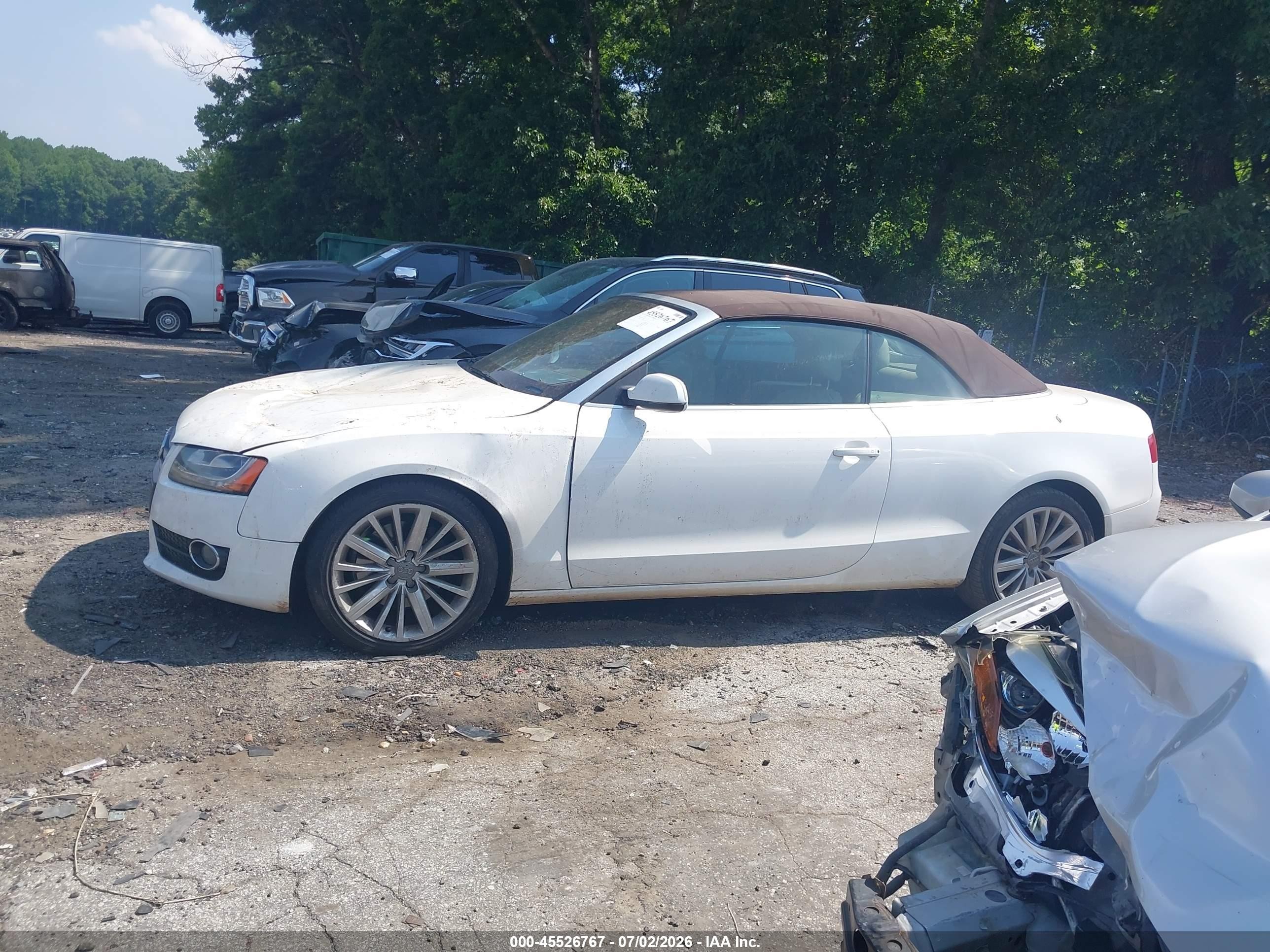 2010 Audi A5 2.0t Premium White vin: WAUJFAFH4AN024549