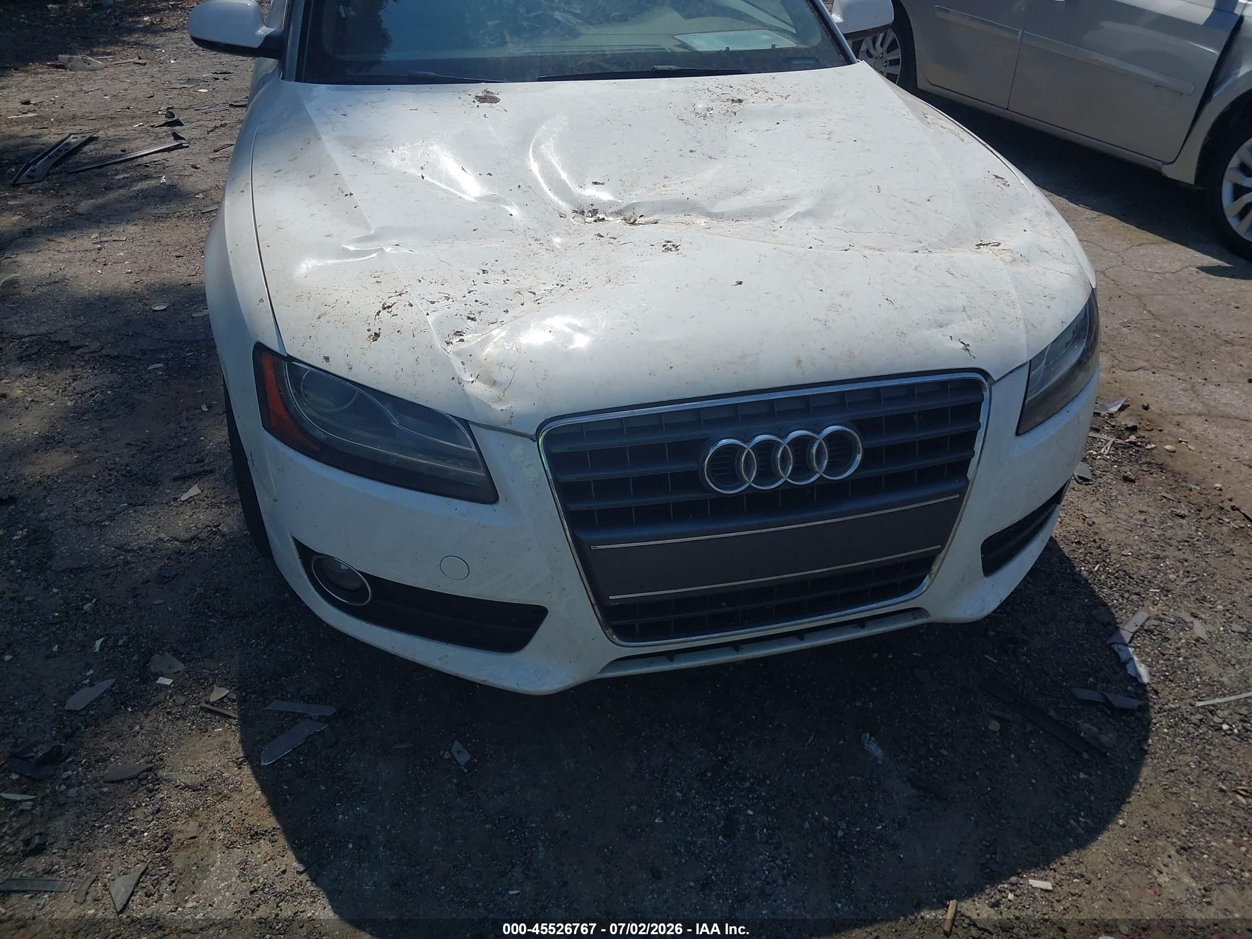 2010 Audi A5 2.0t Premium White vin: WAUJFAFH4AN024549