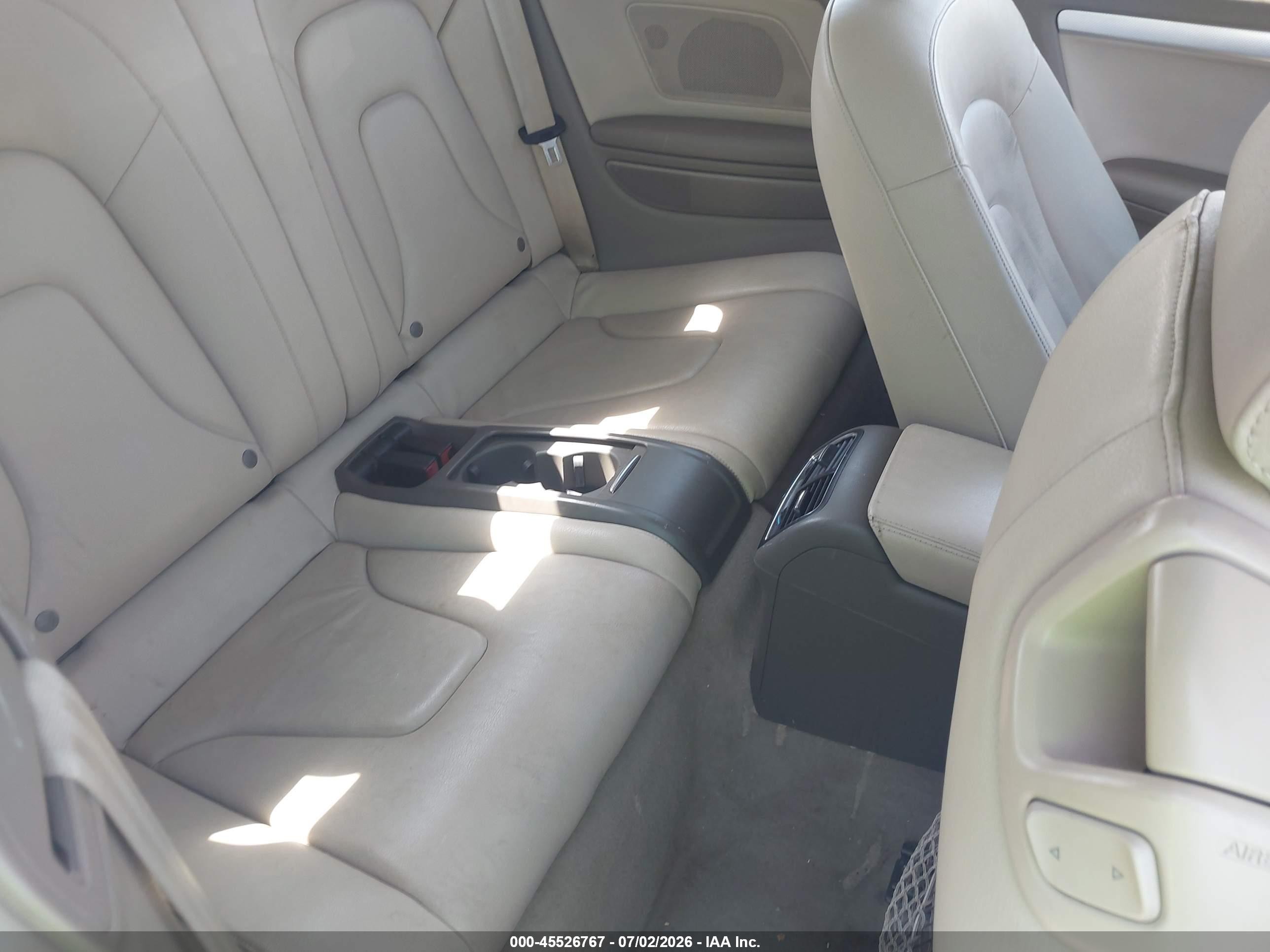 2010 Audi A5 2.0t Premium White vin: WAUJFAFH4AN024549