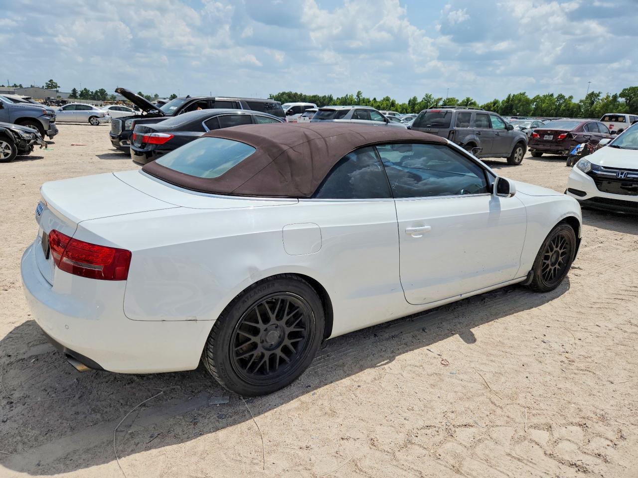 2010 Audi A5 Premium Plus White vin: WAUJFAFH5AN008361