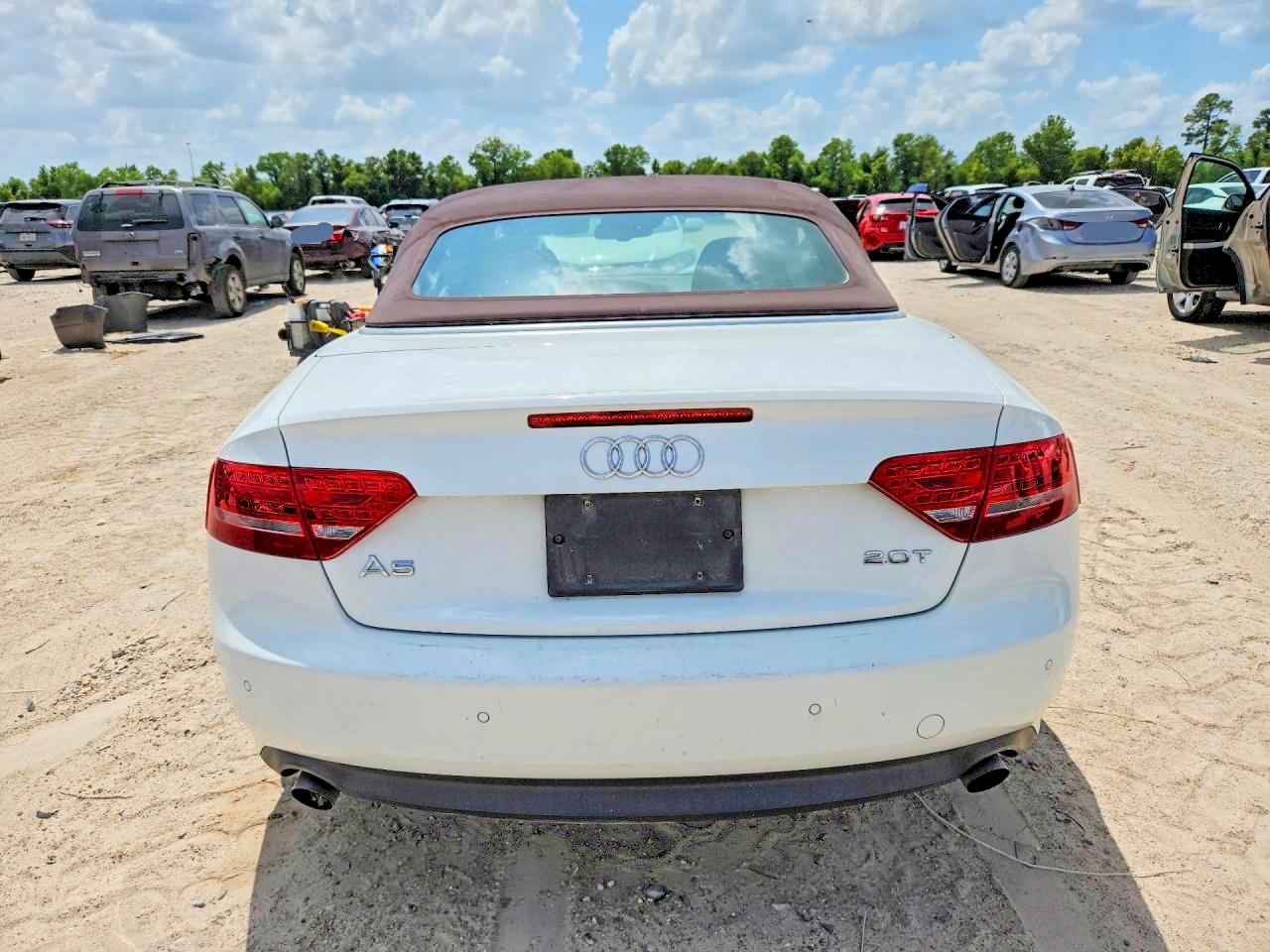 2010 Audi A5 Premium Plus White vin: WAUJFAFH5AN008361