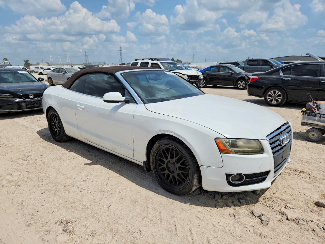 2010 Audi A5 Premium Plus White vin: WAUJFAFH5AN008361