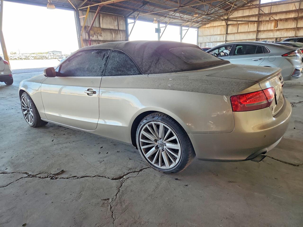 2010 Audi A5 Premium Plus Tan vin: WAUJFAFH5AN013091